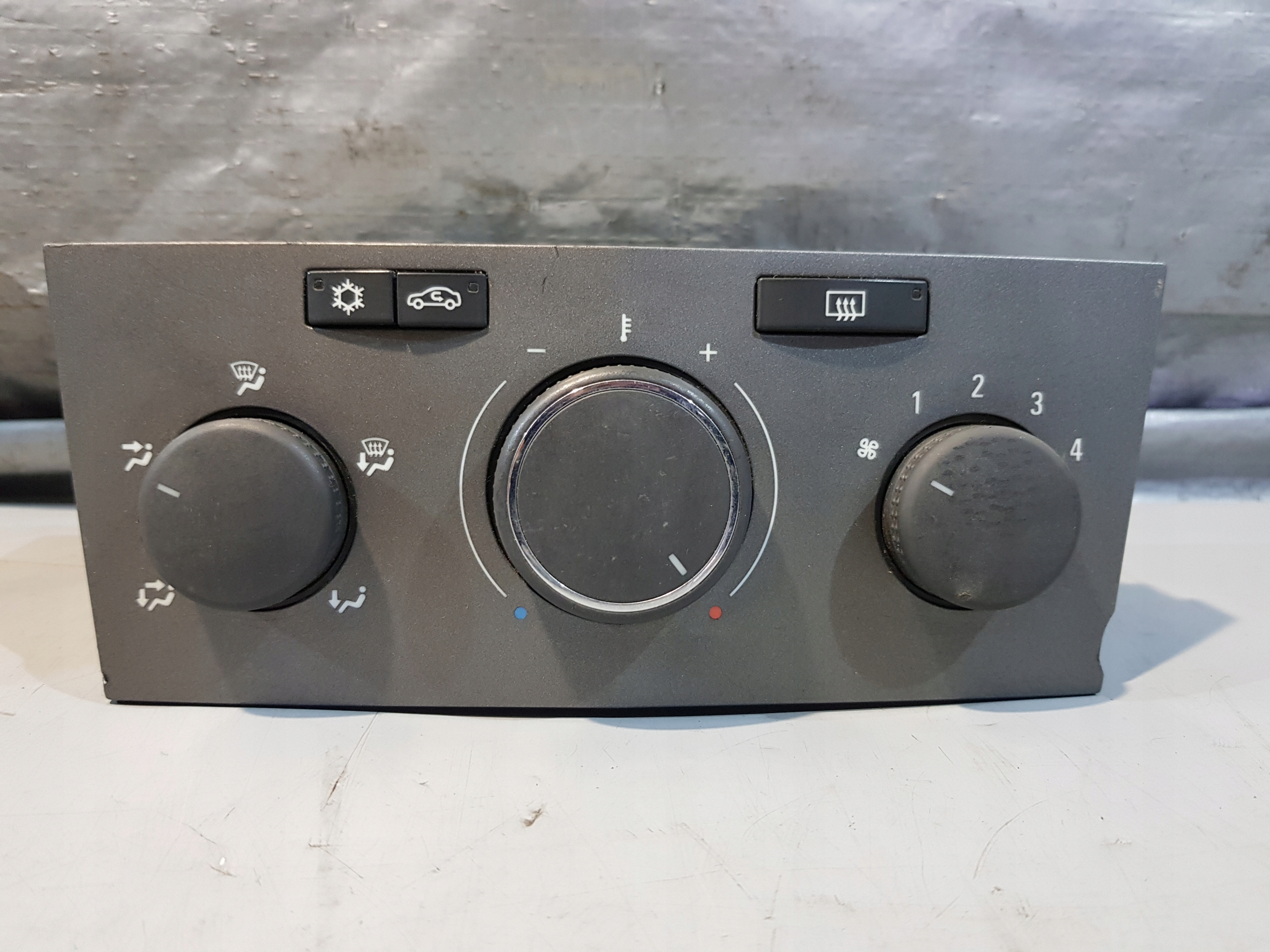 PANEL Bouches buses OPEL ZAFIRA B 1.9 CDTI OE 13231057