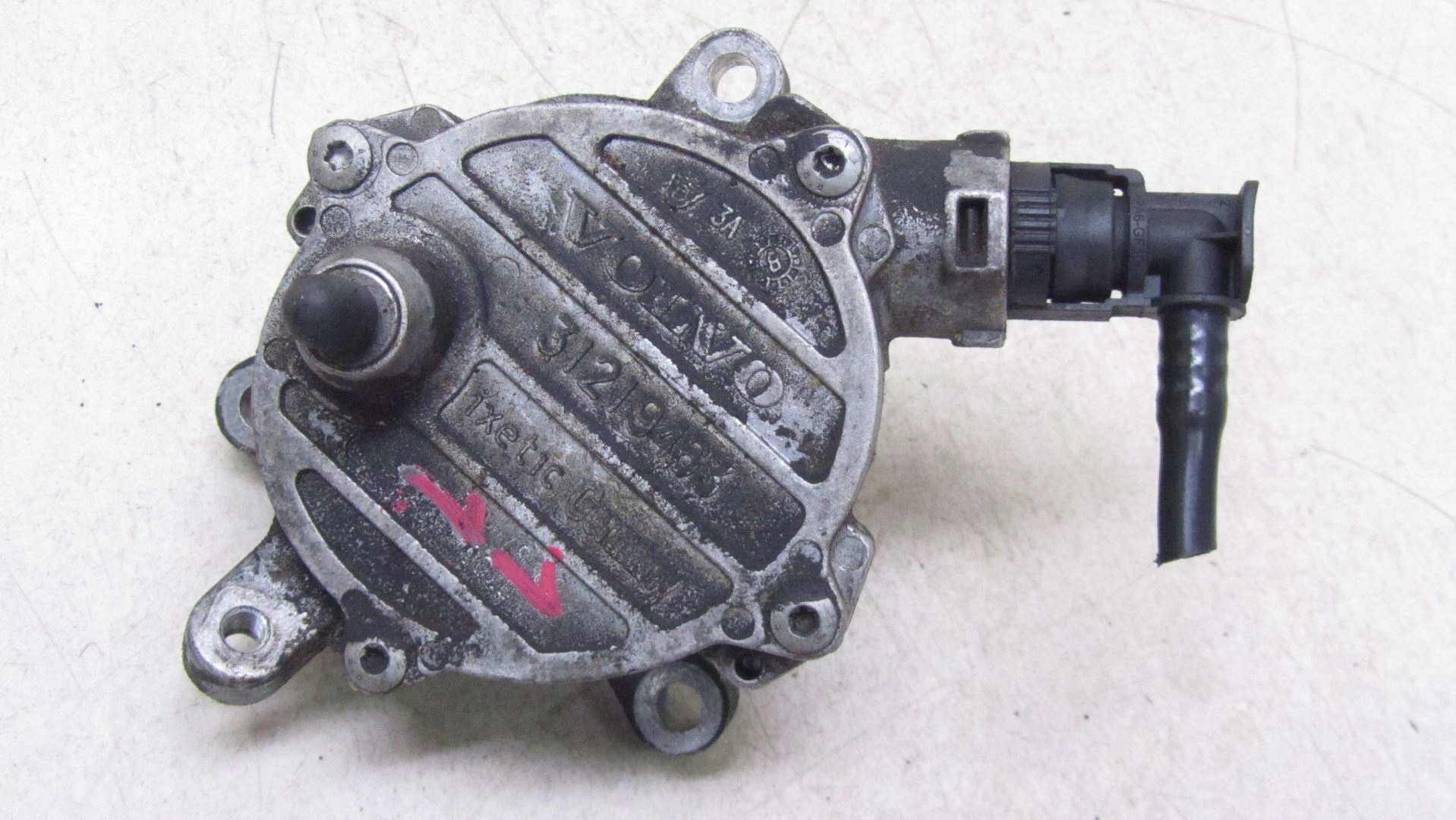 135/011 - VOLVO XC60 2.4 ВАКУУМНЫЙ НАСОС 31219463 08-13 11