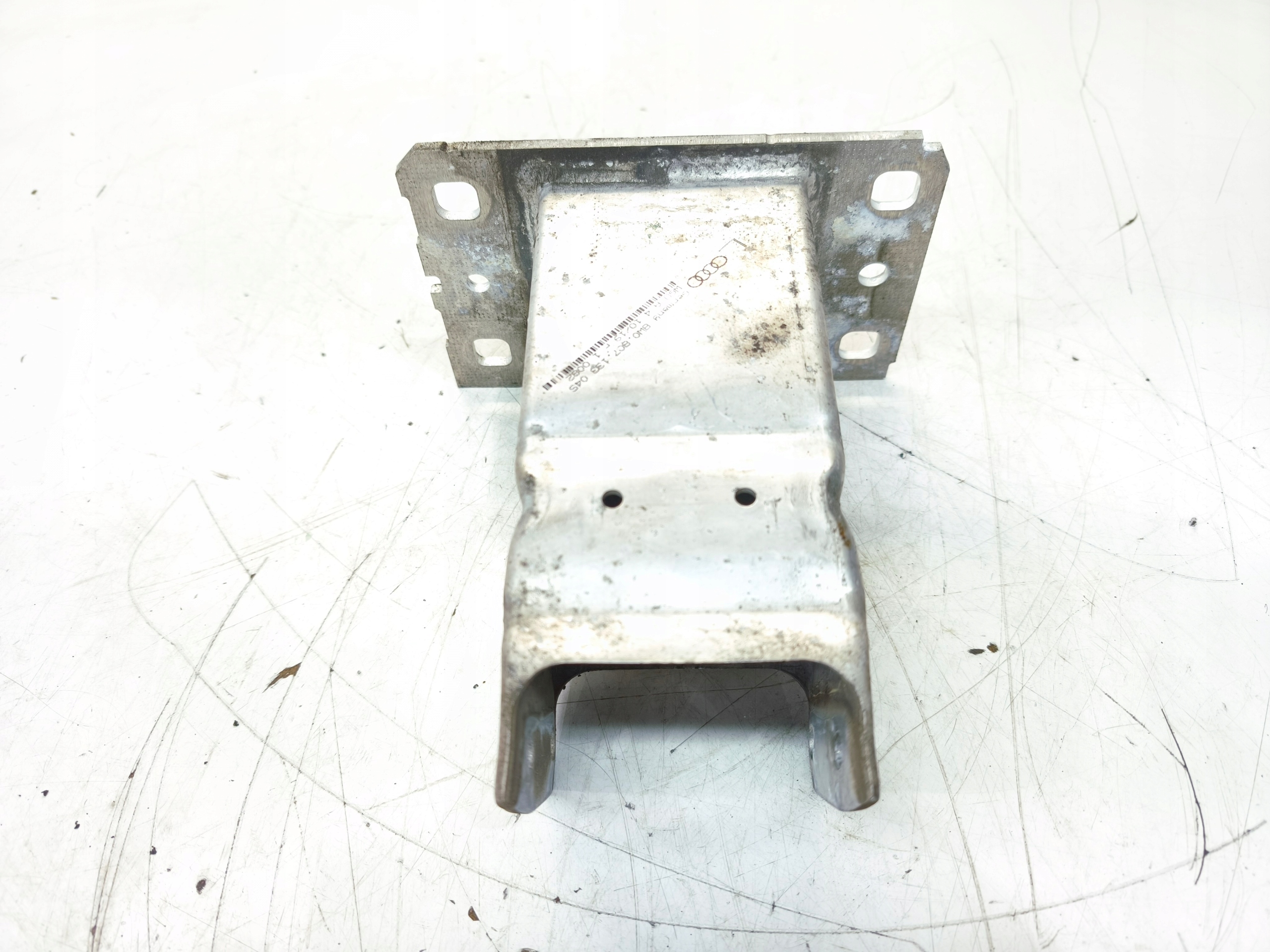 ODBÓJ STREFA ZGNIOTU LEWA AUDI A4 B9 8W0807133 Producent części Audi OE