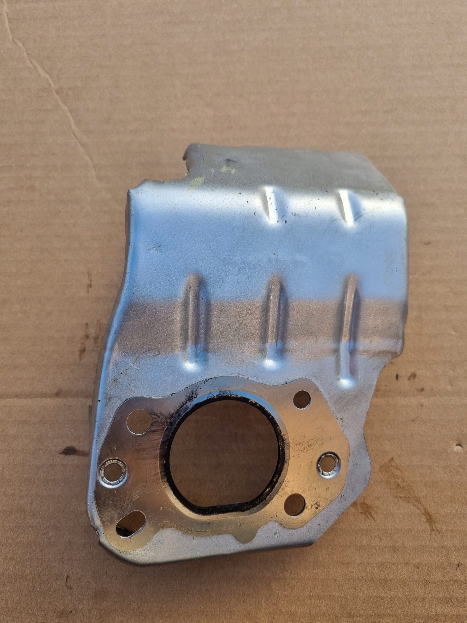 OSŁONA TERMICZNA TURBINY OPEL CROSSLAND 1.2 TURBO HN05 PSA 9817792480