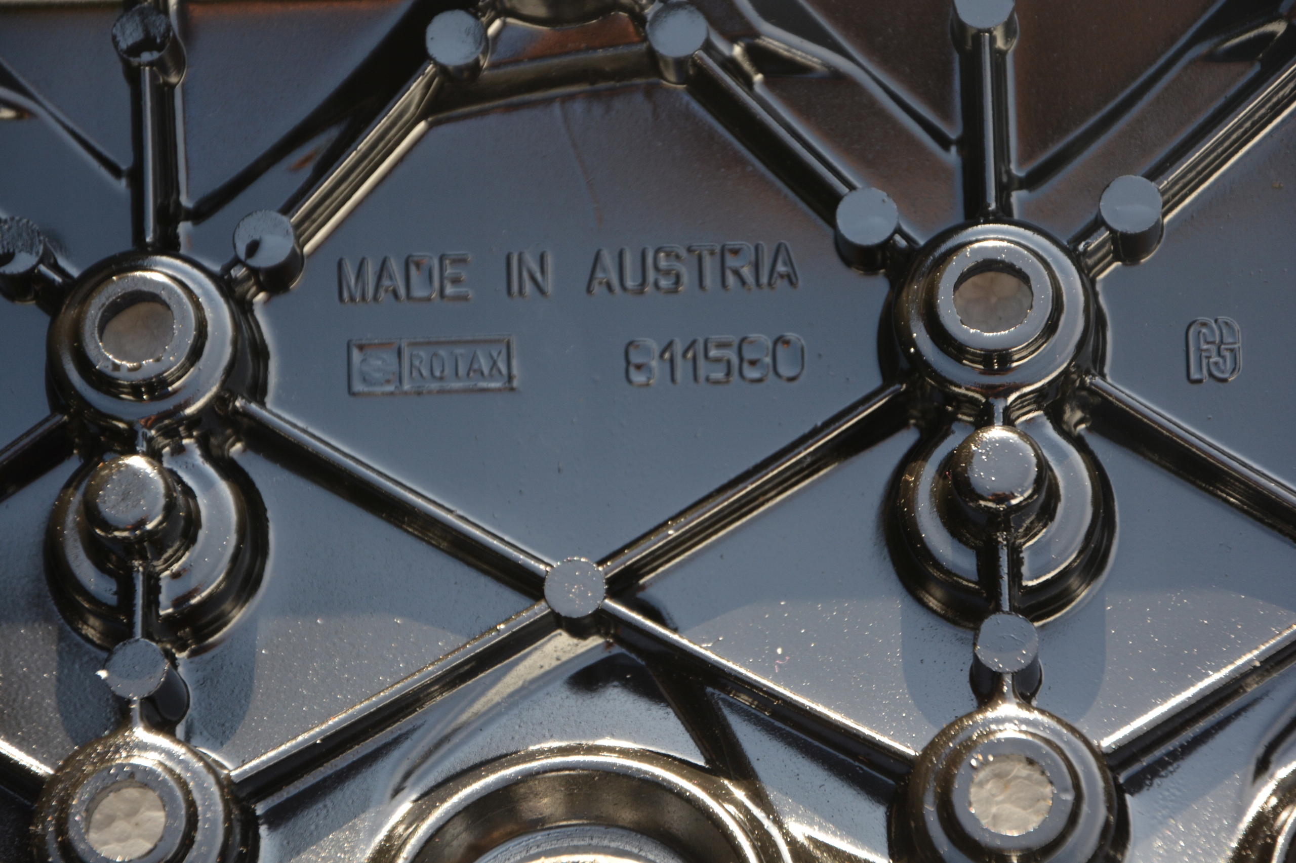 POKRYWA ZAWORÓW SEADOO SEA DOO RXP RXPX 811580 Marka Sea