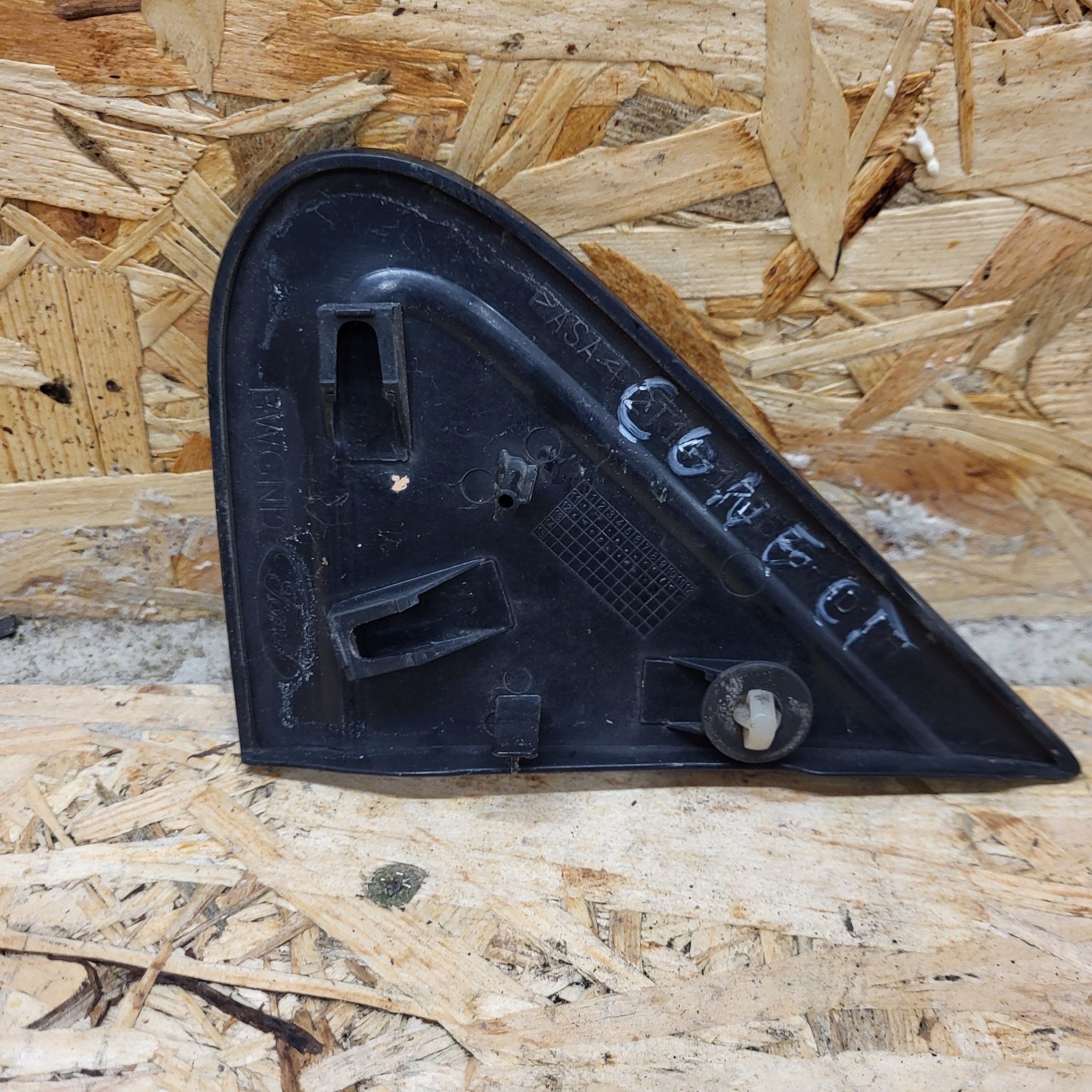 FORD TRANSIT CONNECT MK1 LIFT 02-13R Copri parafango Destro