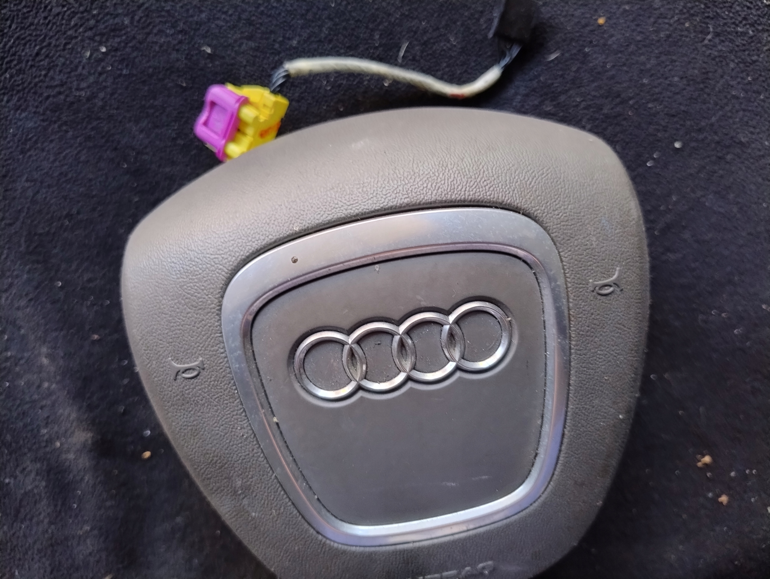 airbag POWIETRZNA driver´s AUDI A6 C6 4F0880201AA
