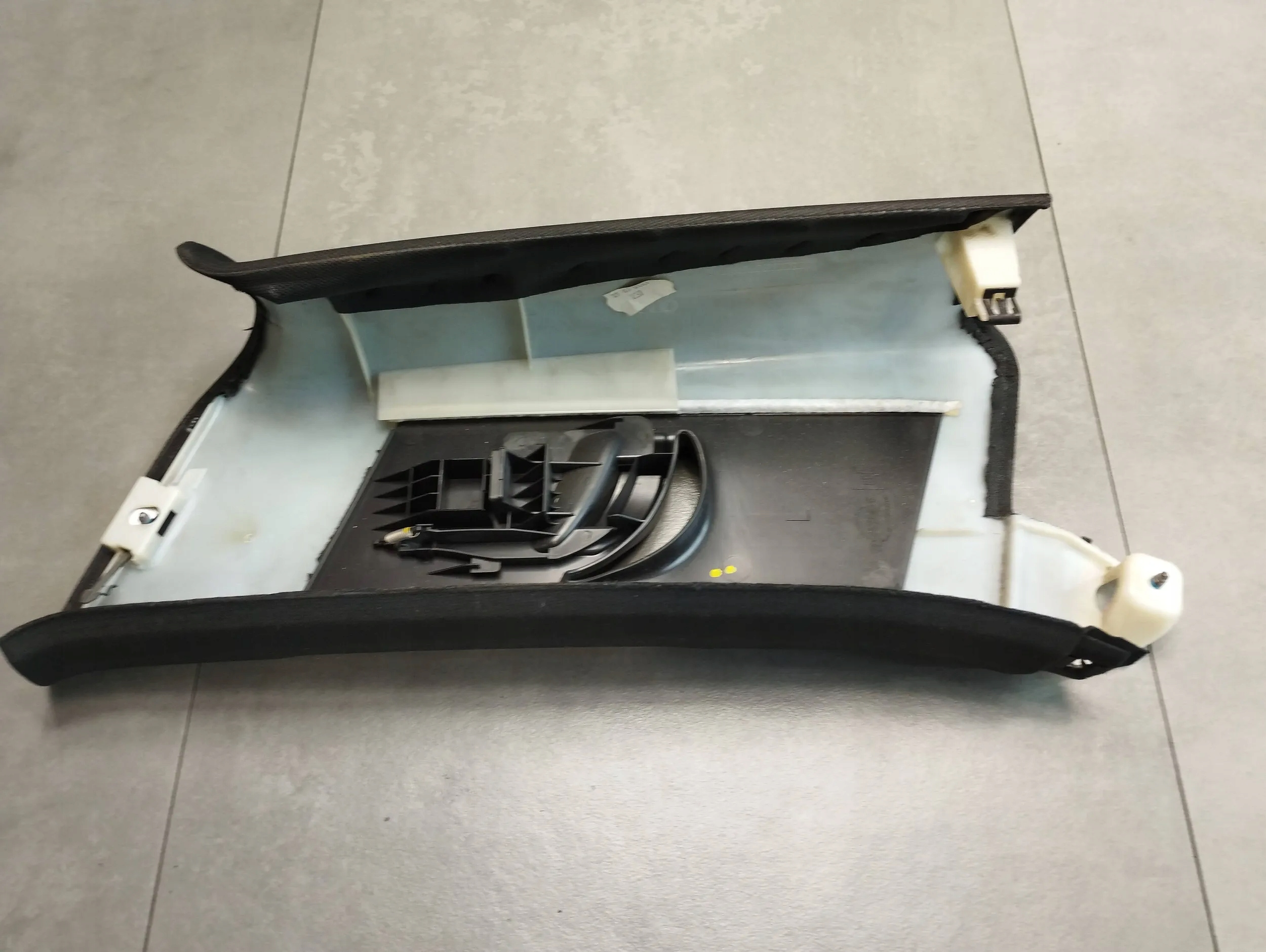 Audi Q7 4L OSŁONA SŁUPKA 4L0867293A Typ samochodu 4x4/SUV