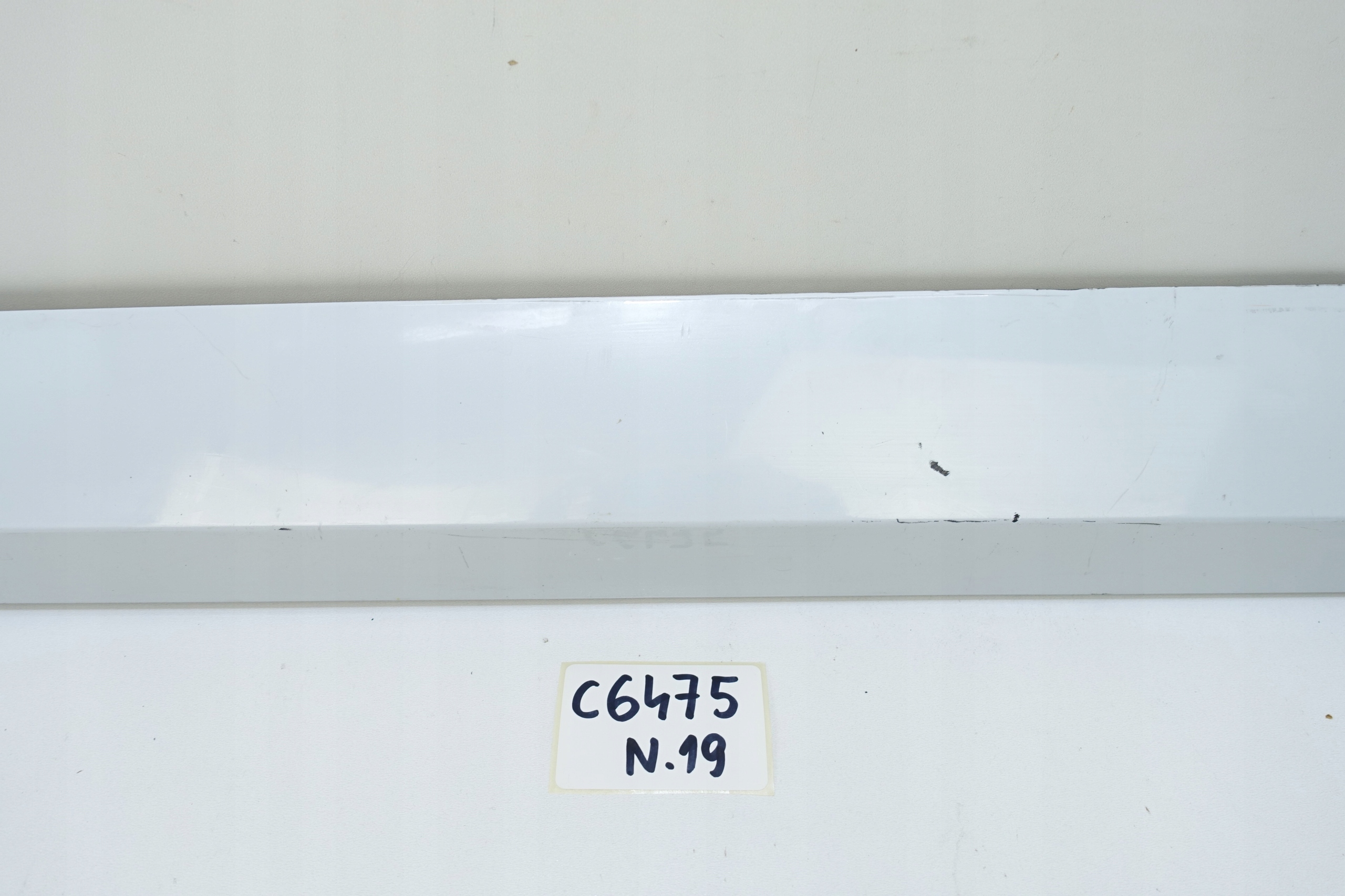 moulding door left front SKODA SUPERB III 3V0
