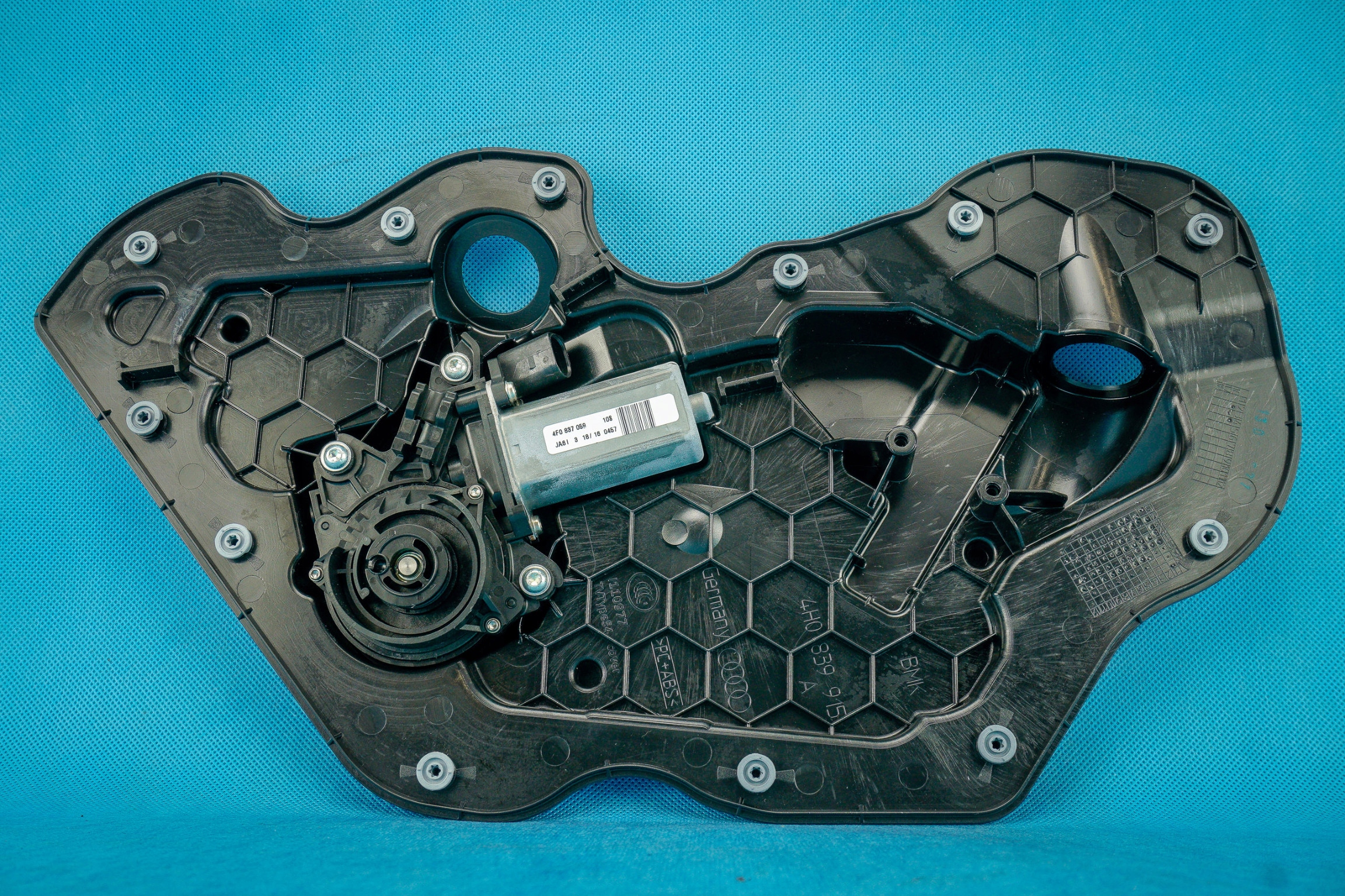 engine dociagu door Audi A6 A7 A8 S8 4H 4F0837059