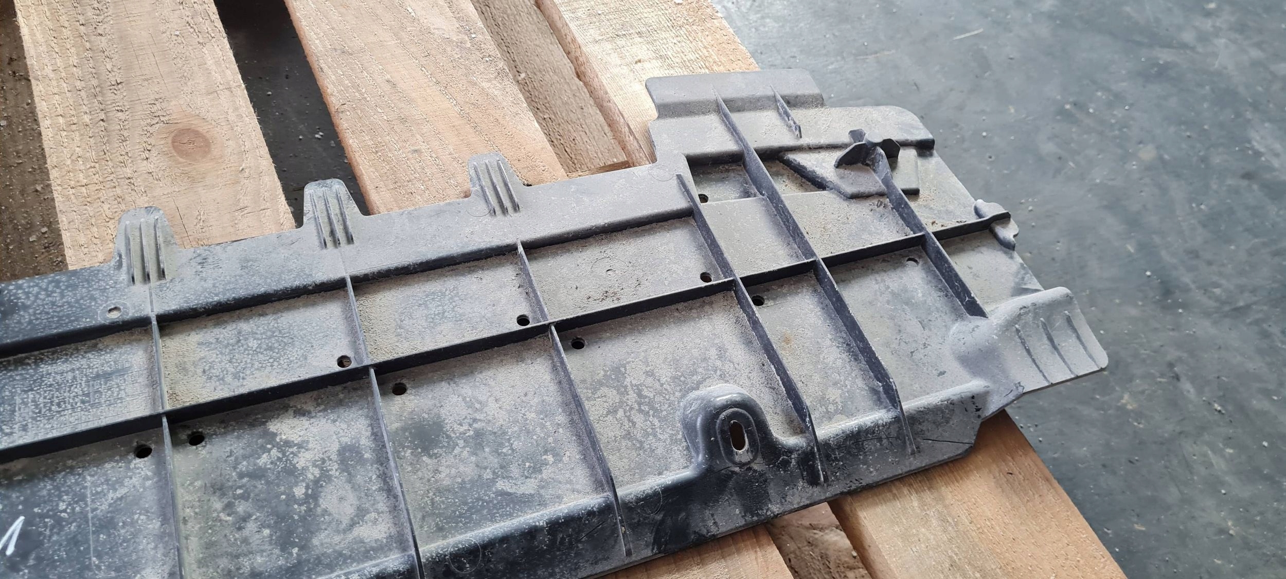 Q3 83A Blende Abdeckung abdeckung unter Stoßstange vorne 83A807611