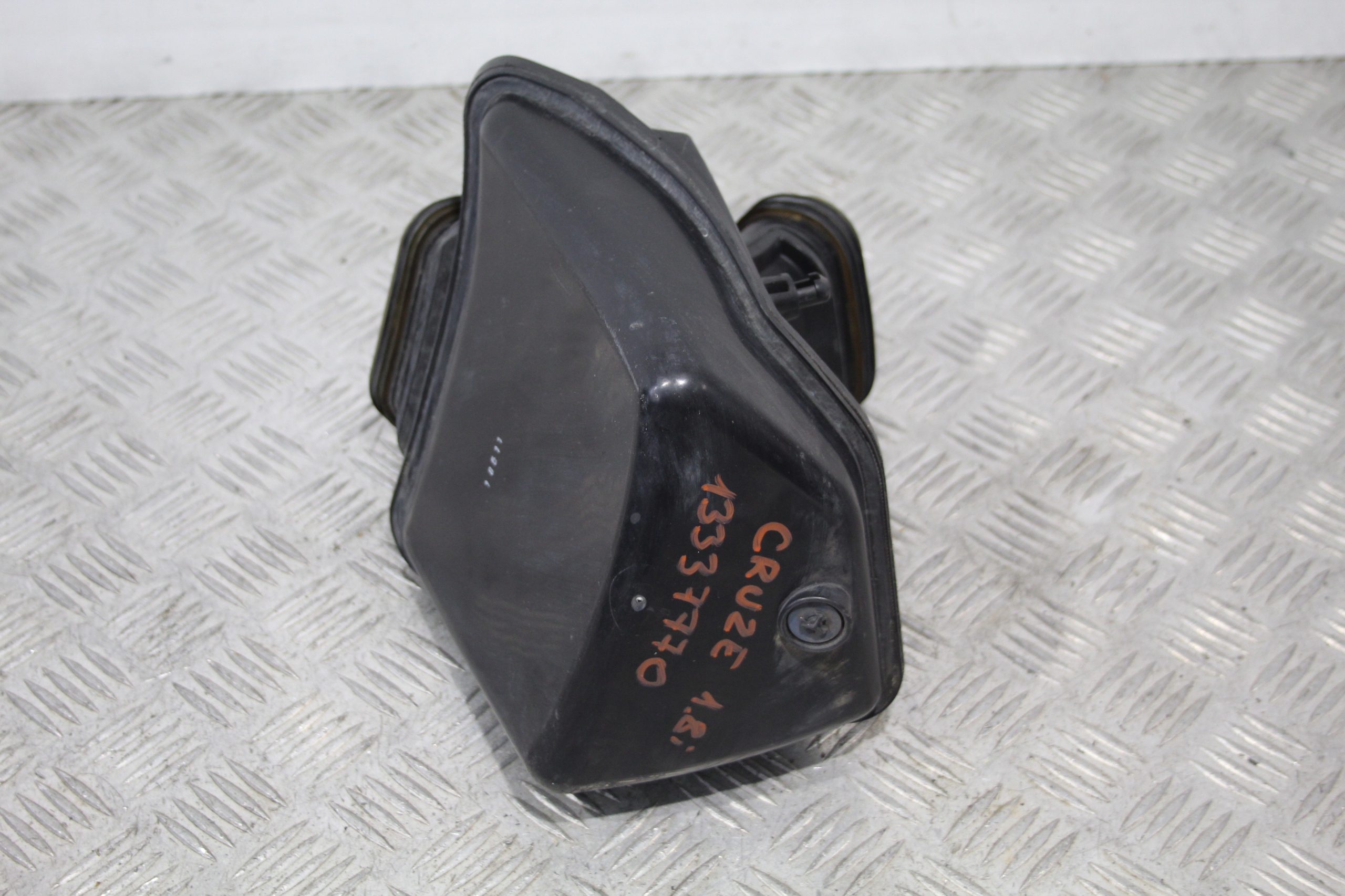 REZONATOR LUFT CHEVROLET CRUZE 13337770