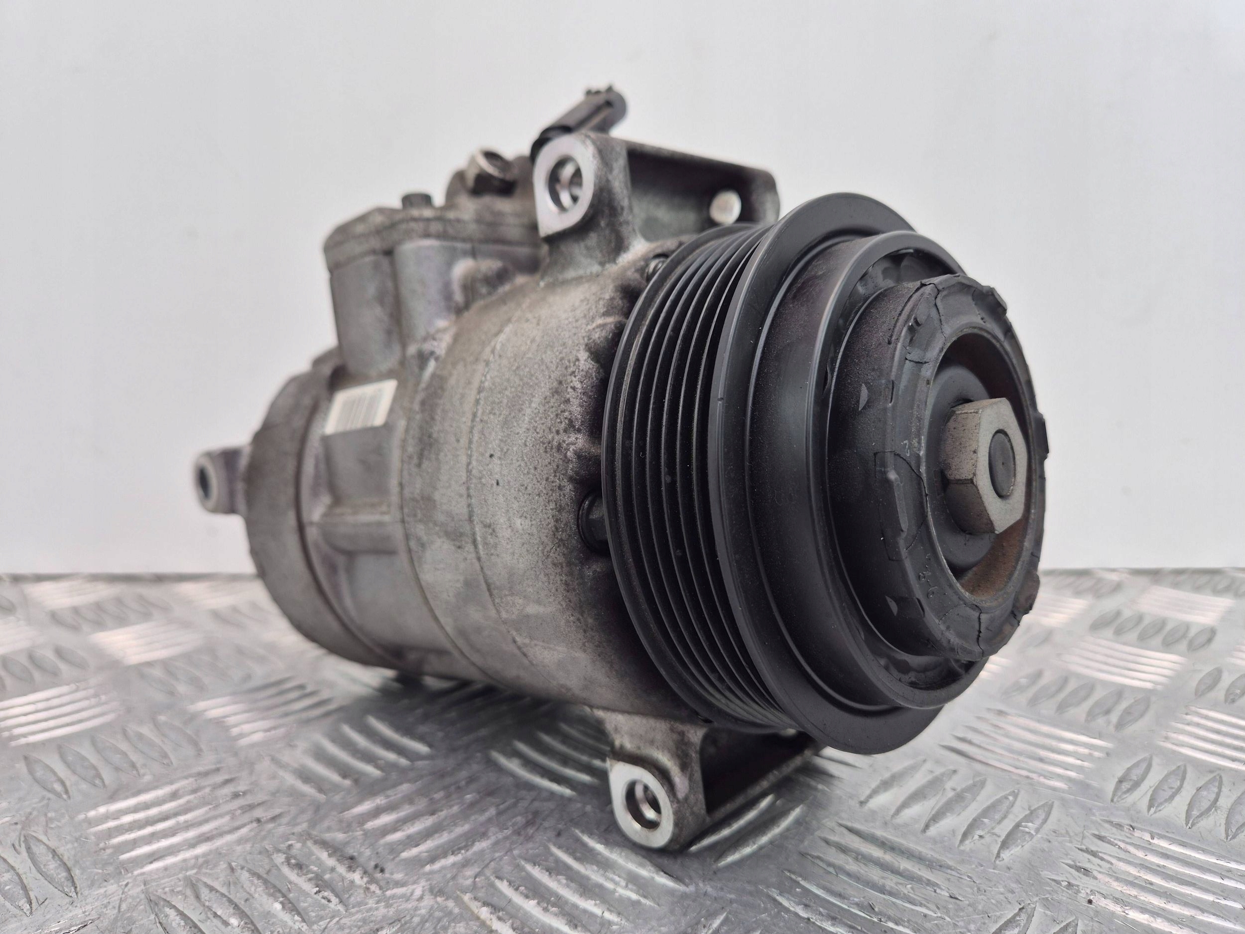 Mercedes C250 CGI W204 compressor; compressor of the air conditioning A0032304811