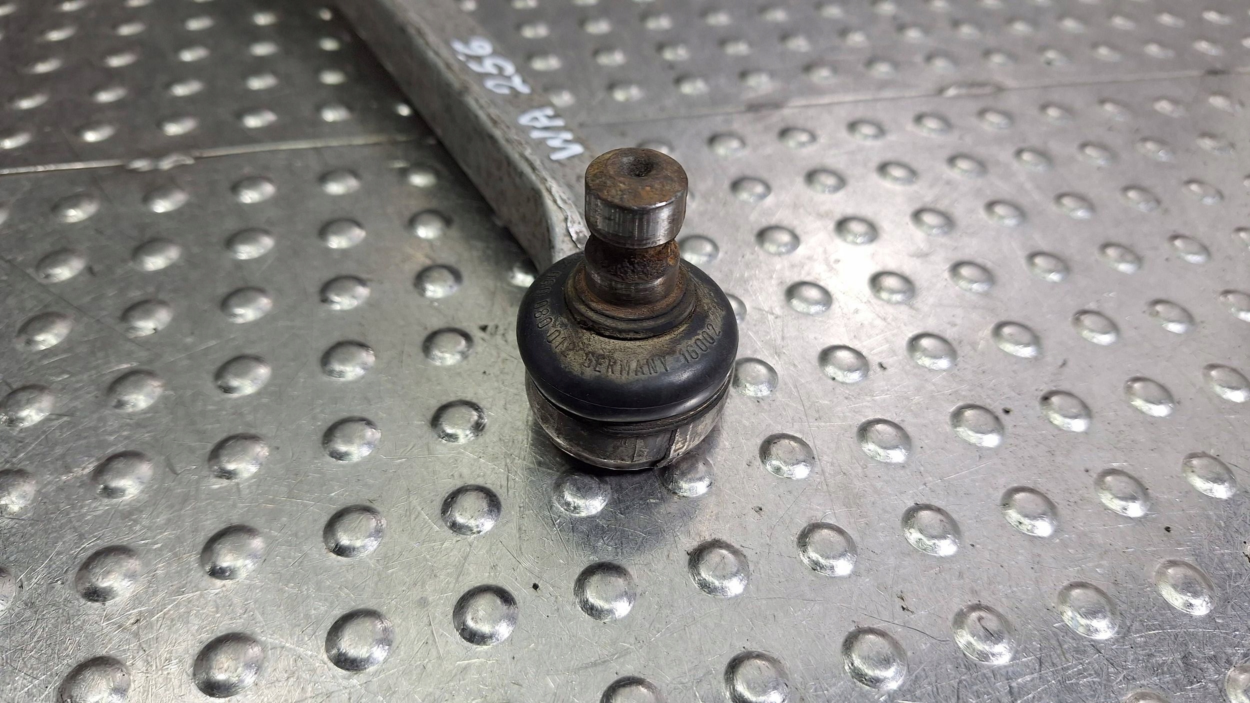 arm left front upper OE 8D0407507E AUDI A4 B6 A6 C5 PASSAT B5 SUPERB and