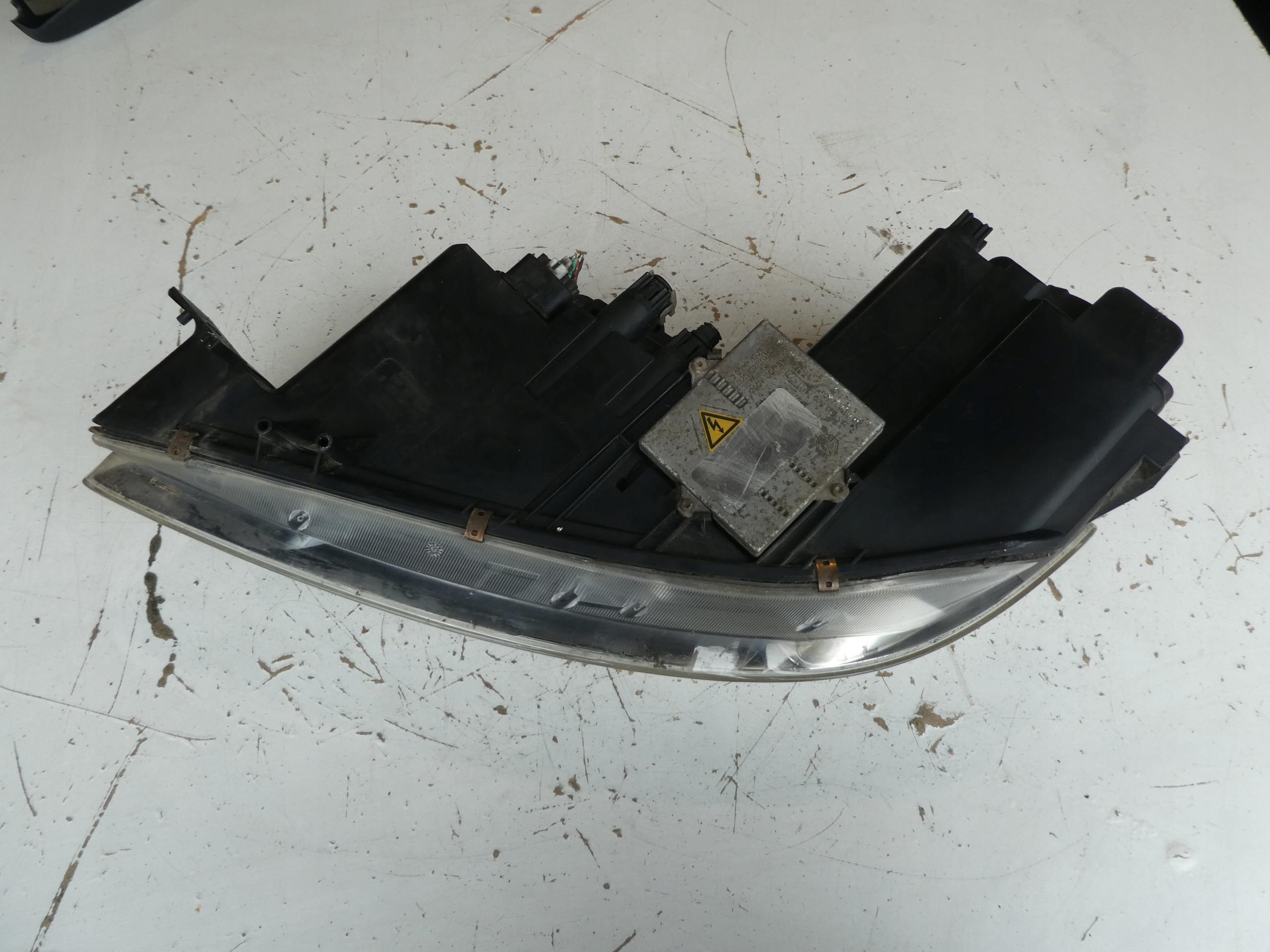 MAZDA 6 REFLEKTOR right 014003907R