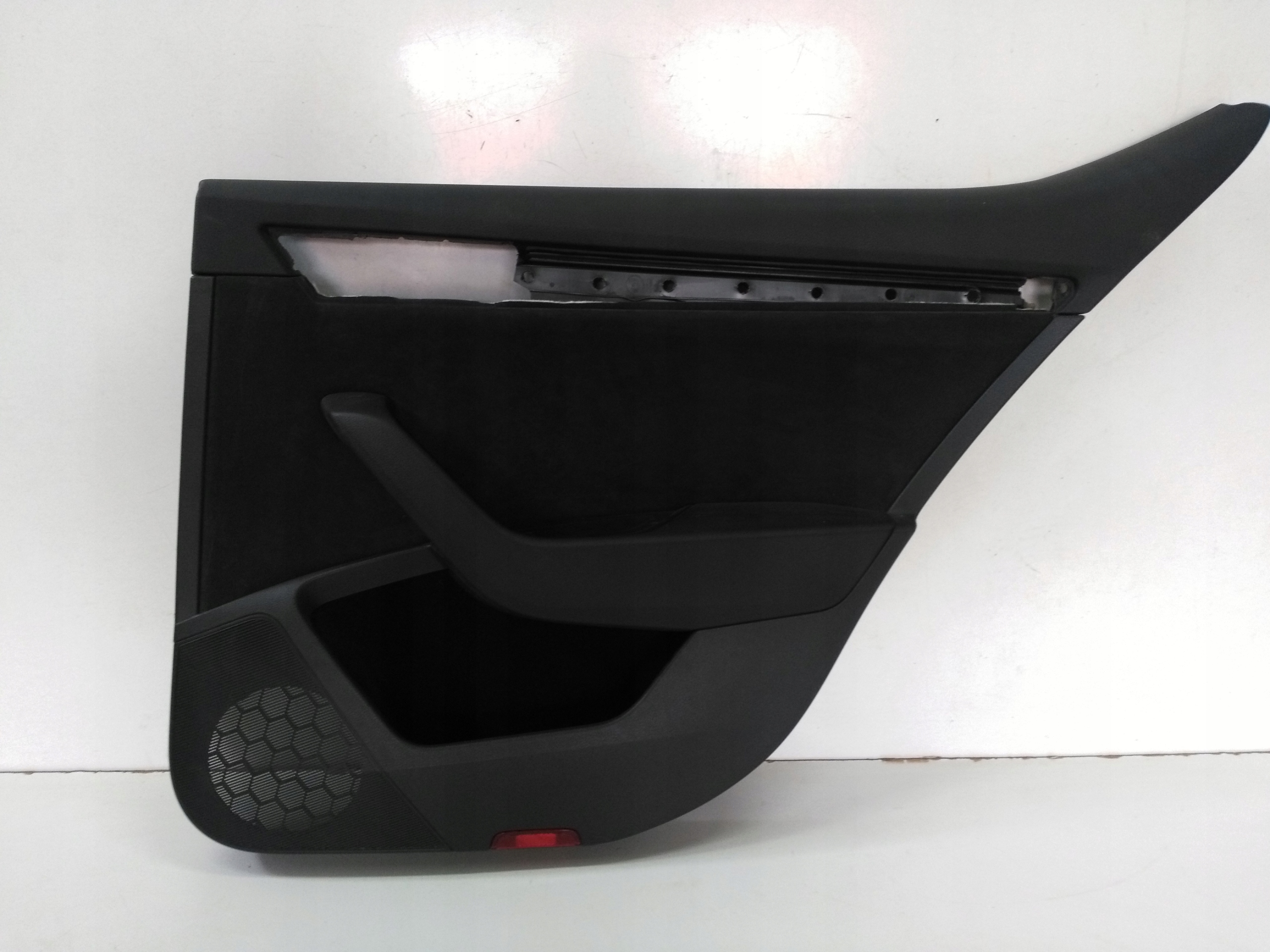 3V5867024AP - SUPERB III ОББИВКА ЗАДНЬОЇ ПРАВОЇ ДВЕРІ ALCANTARA