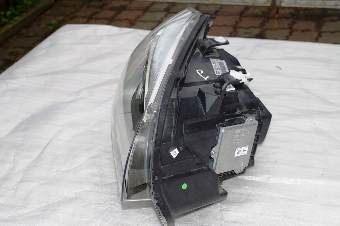 BMW X1 E84 LCI LIFT XENON PRAWA SCHEINWERFER RECHTS DYNAMIC 7290240 -04 Marka BMW