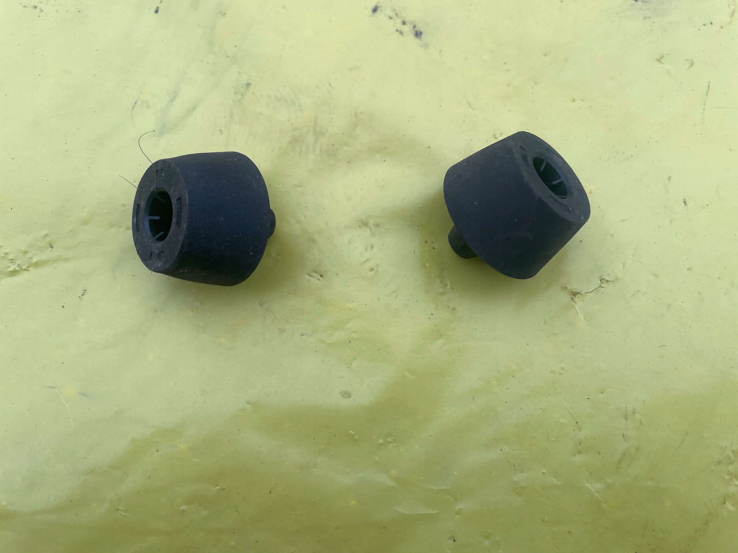 PEUGEOT 208 ODBOJNIK ODBOJNIKI MASKI za 40 zł z POZNAŃ Allegro.pl