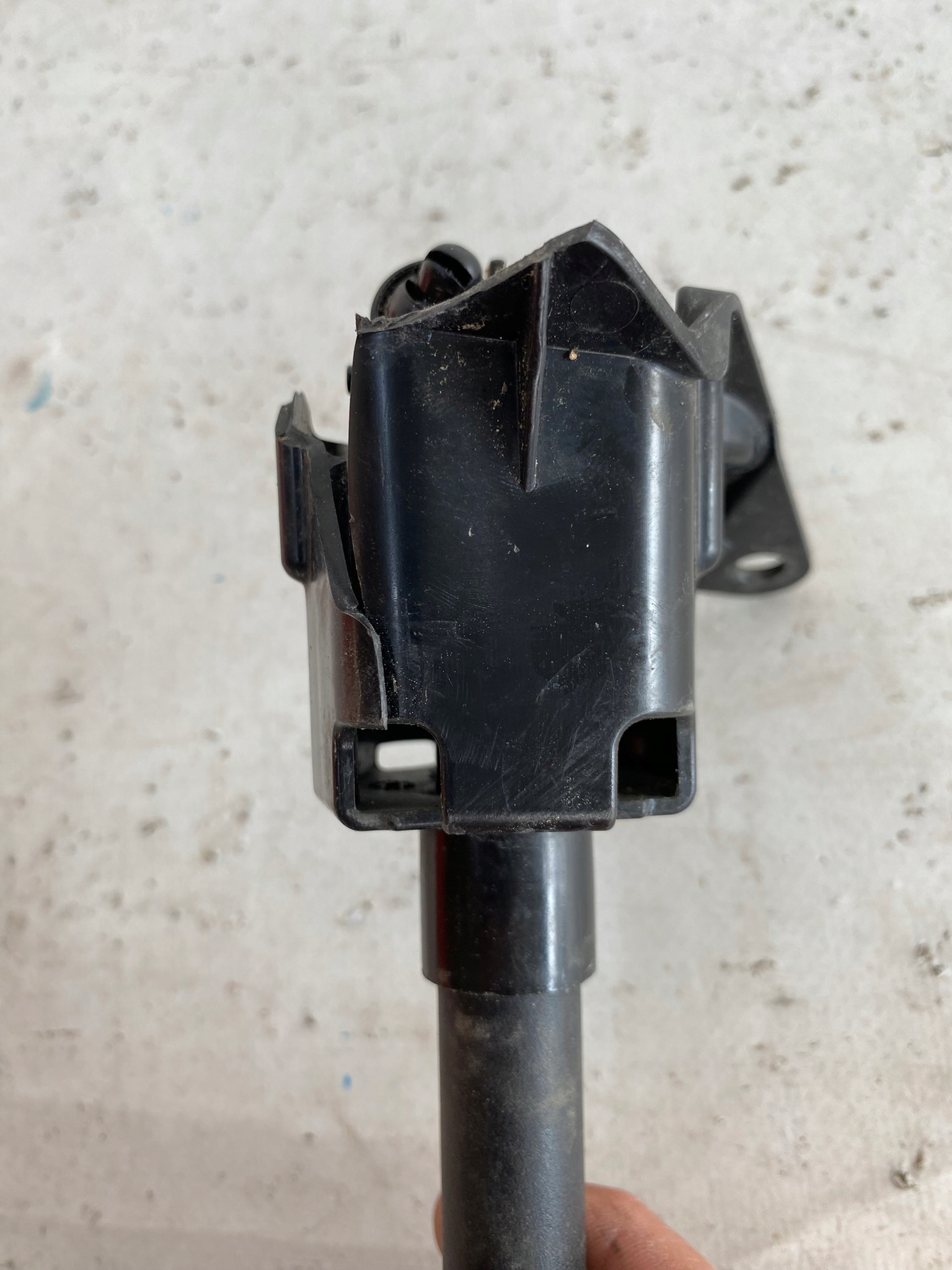 RANGE ROVER VELAR L560 17- washer left J8A2-13K131AC