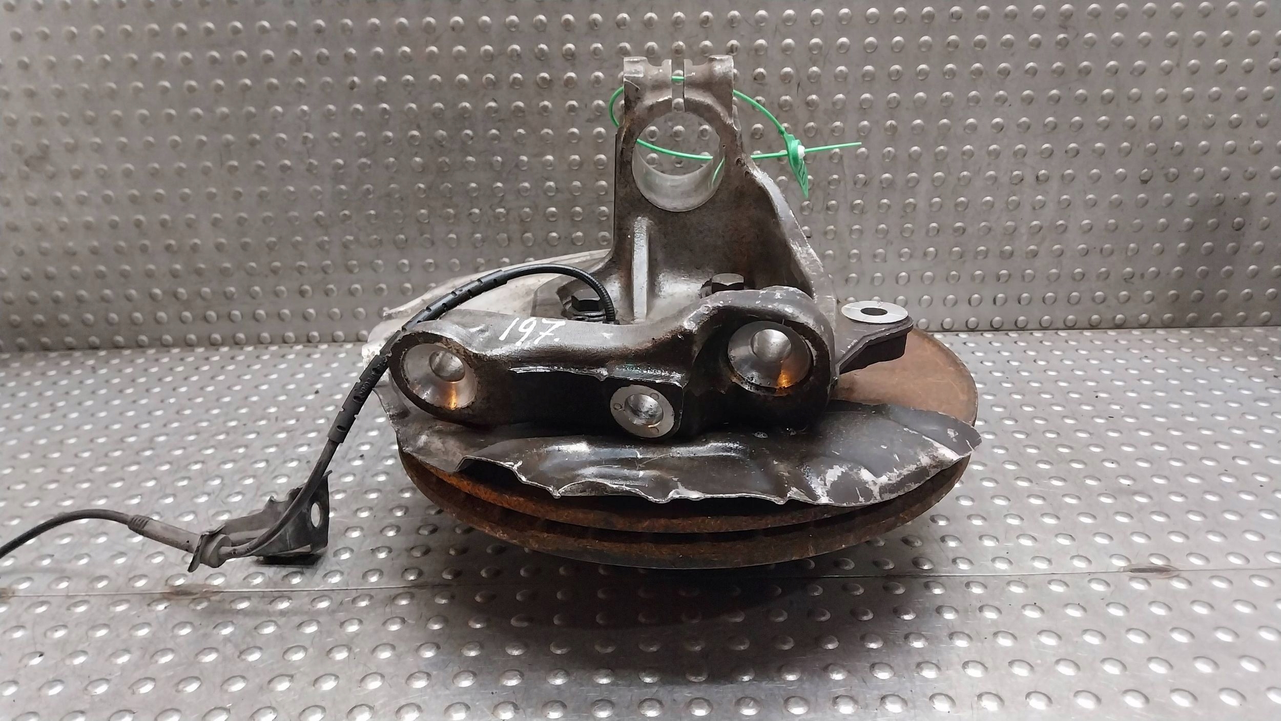 swing of the pivot right front 6773210 BMW E90 E91 E92 E93 E81 E82 E87