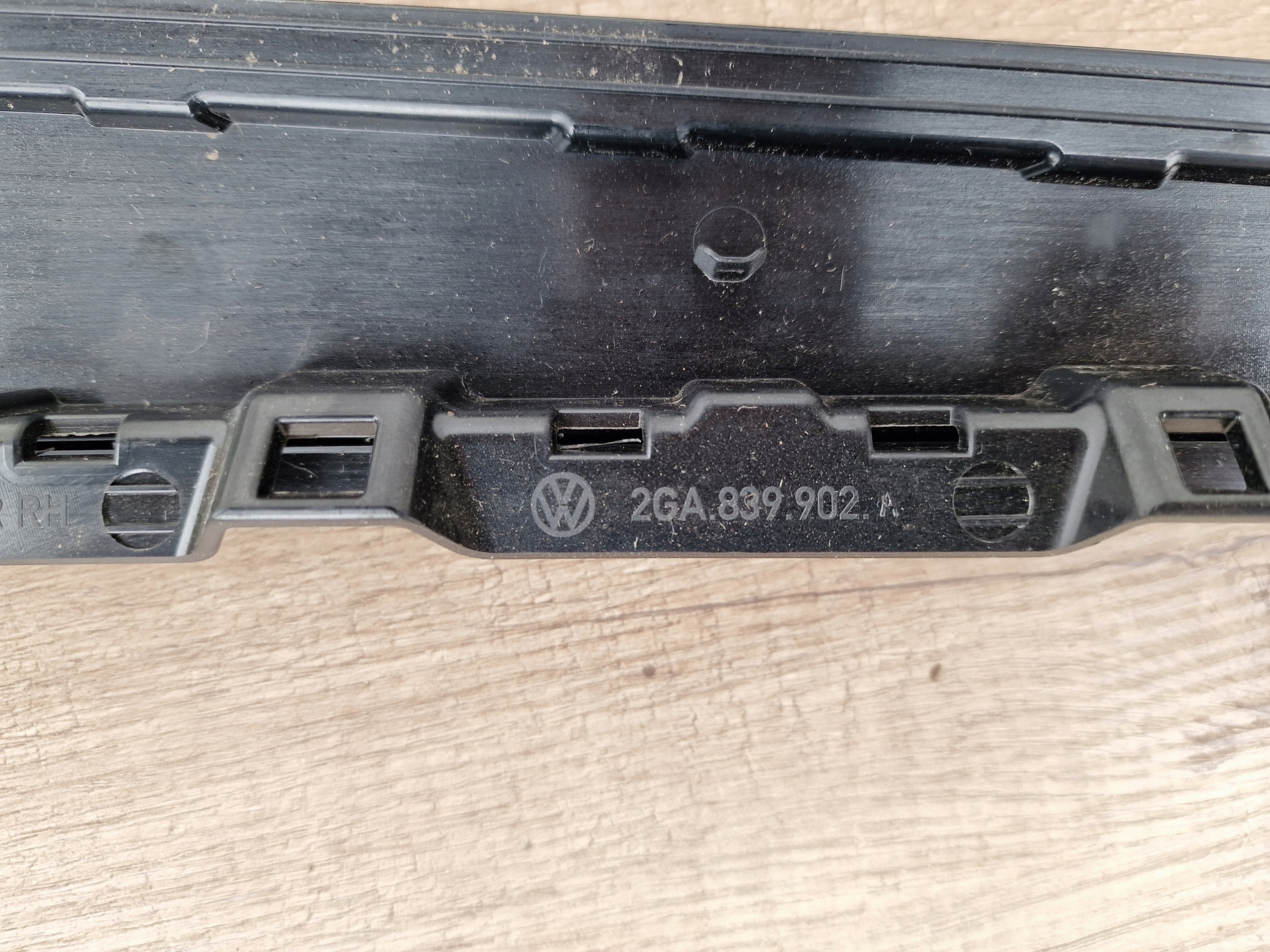 moulding door right rear part VW T-ROC vertical cap