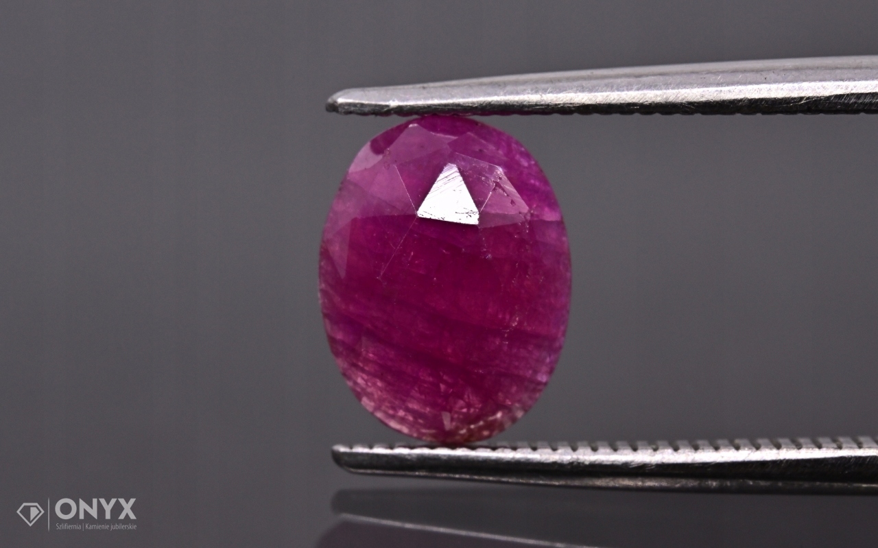 Rubín fazetovaná rozeta ovál 8,2x6,2 mm