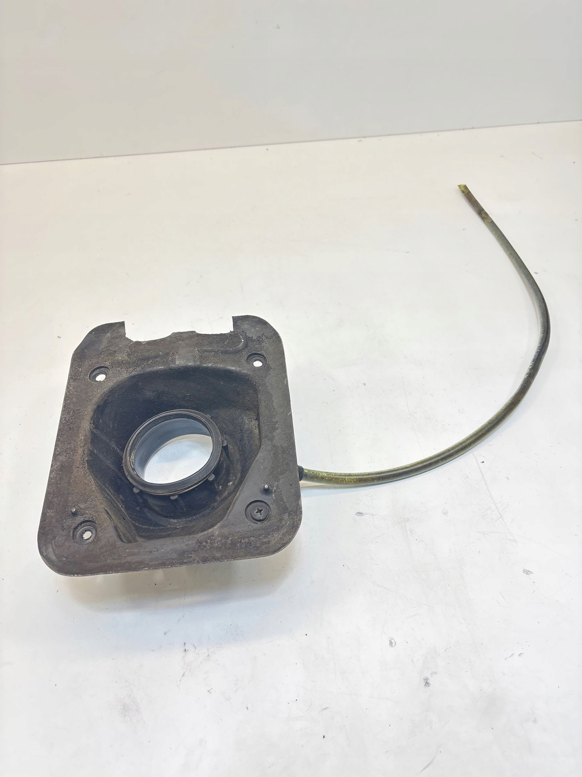 LEXUS LS 400 LS400 94-97 RURA WLEWU PALIWA ELEMENT PLASTIK GUMA Producent części Lexus OE