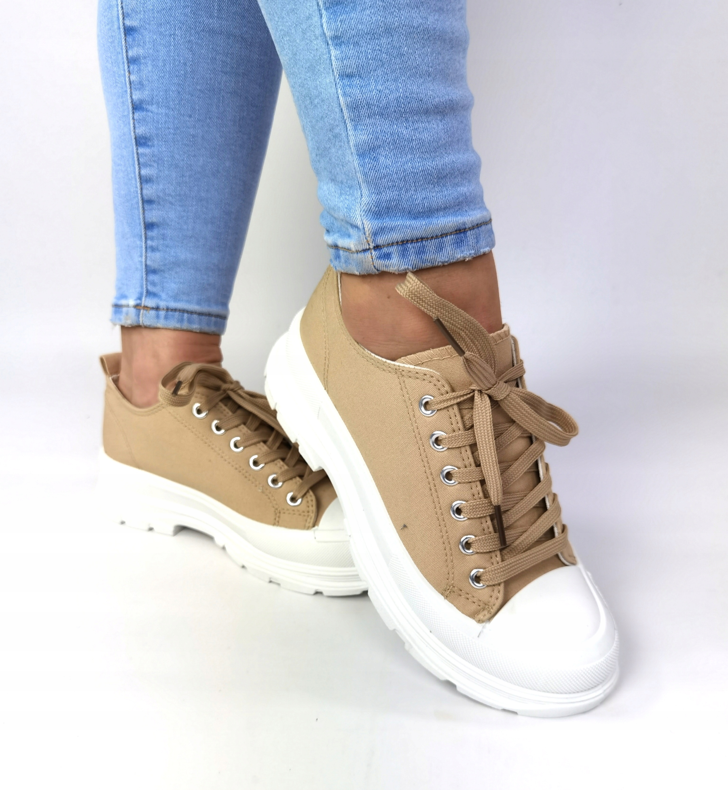 Trampki JASMINE na grubej podeszwie 39