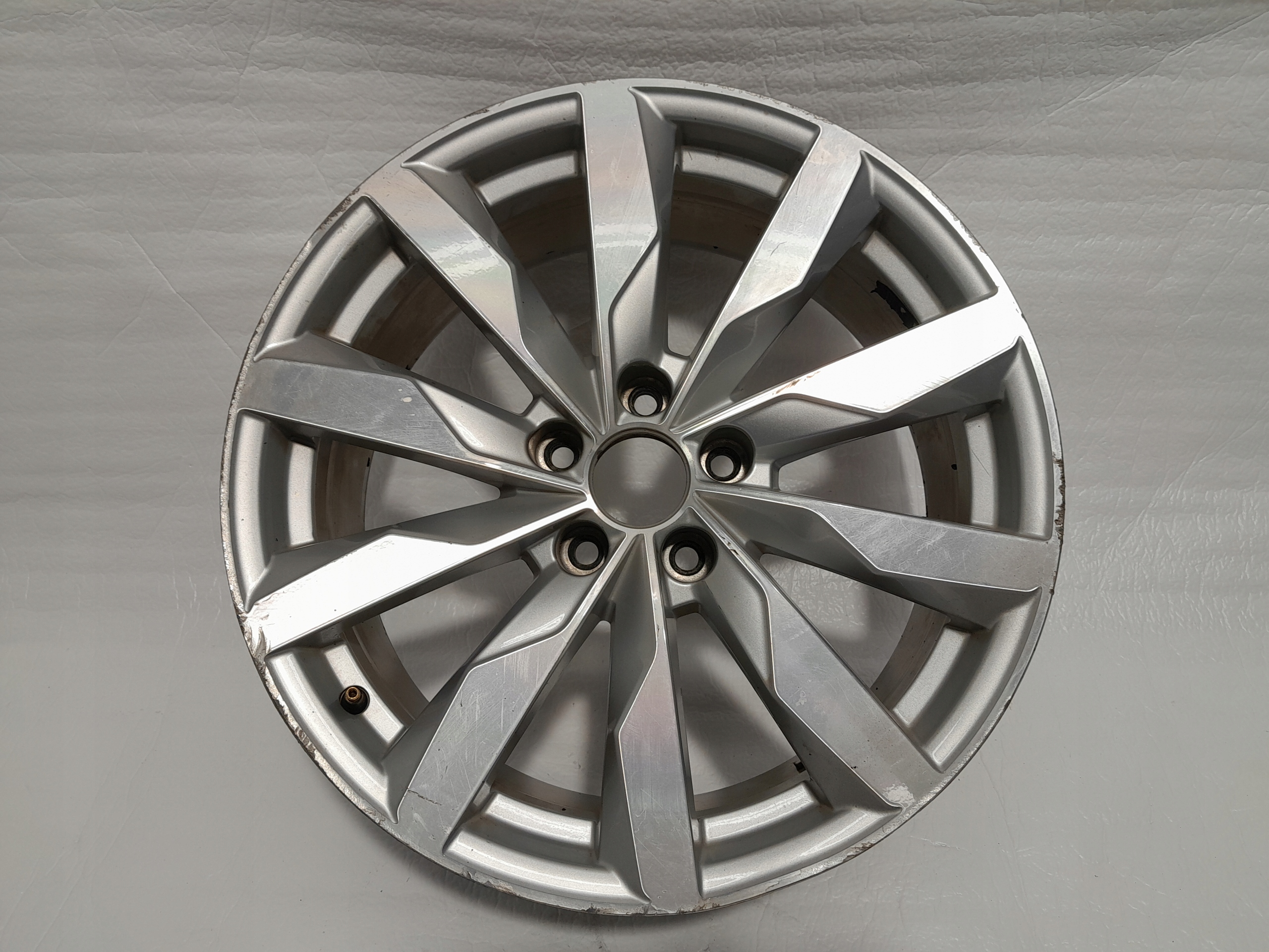 AUDI A4 B9 A5 8W A6 disk ALU 18'' CALI ORG. 8W0601025S