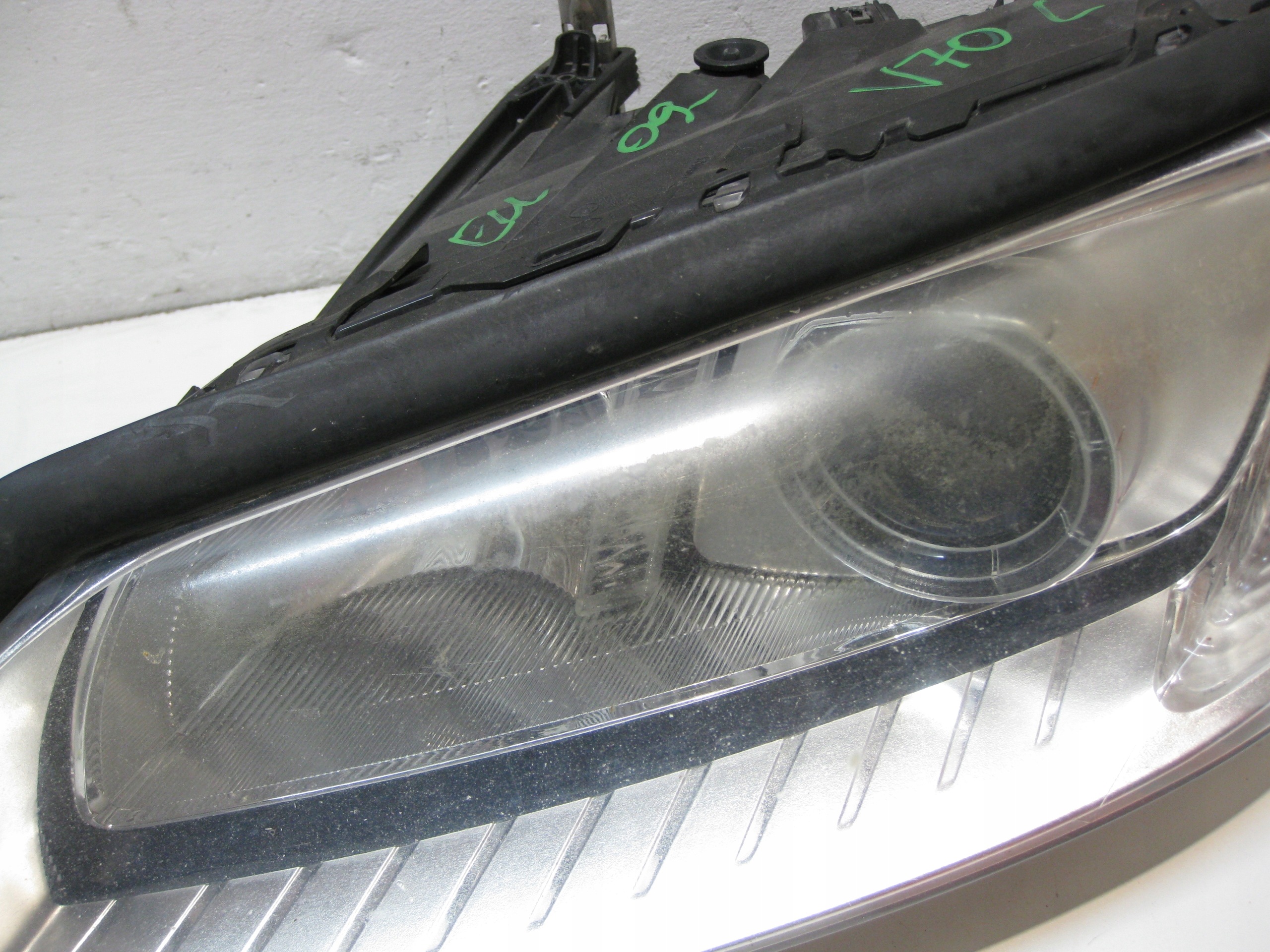 VOLVO V70 2.0 D 09R light left front XENON 31214347 EUROPA