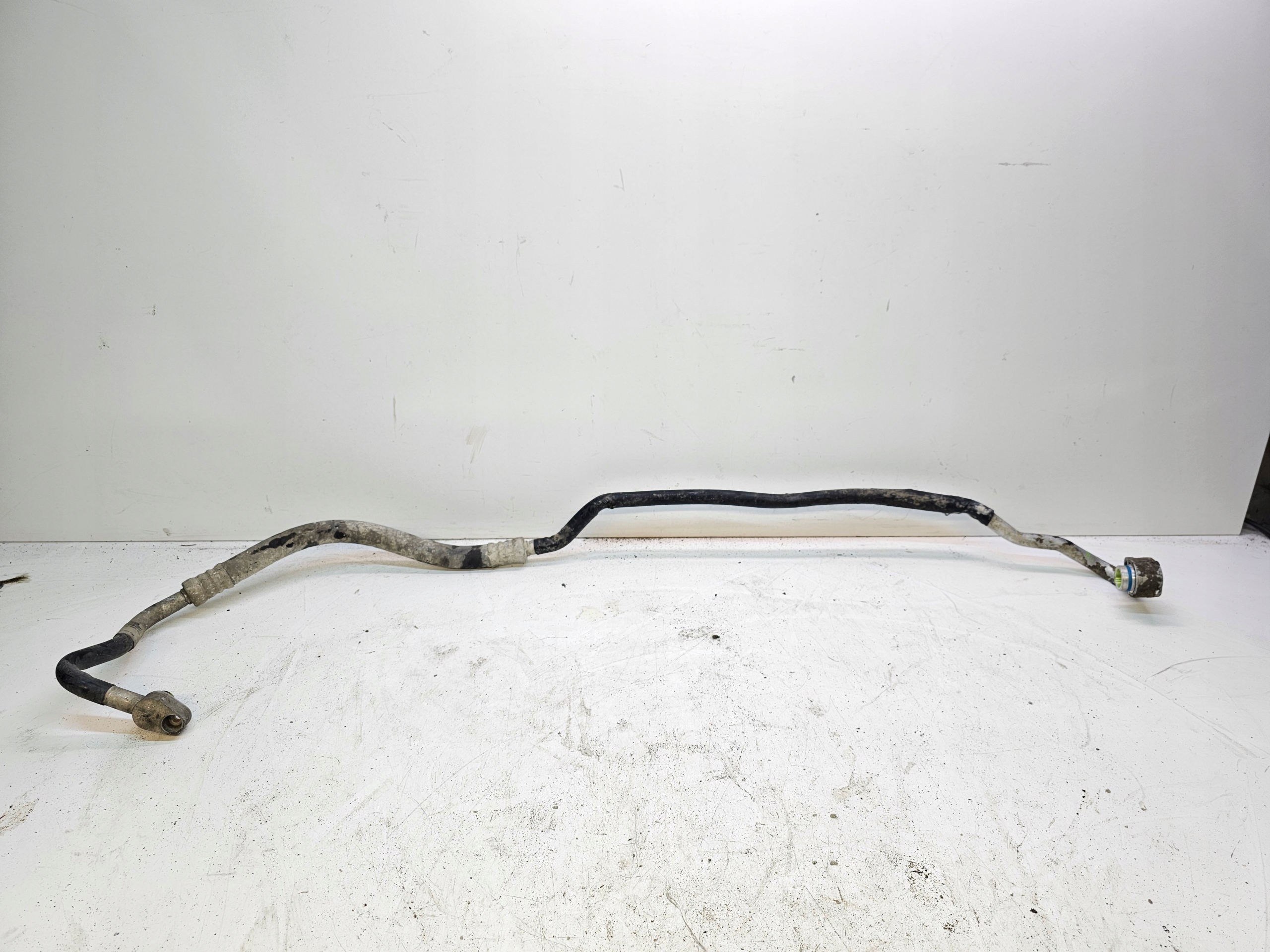vedení hadice klimatizaci AUDI A4 B7 8E0260707BC
