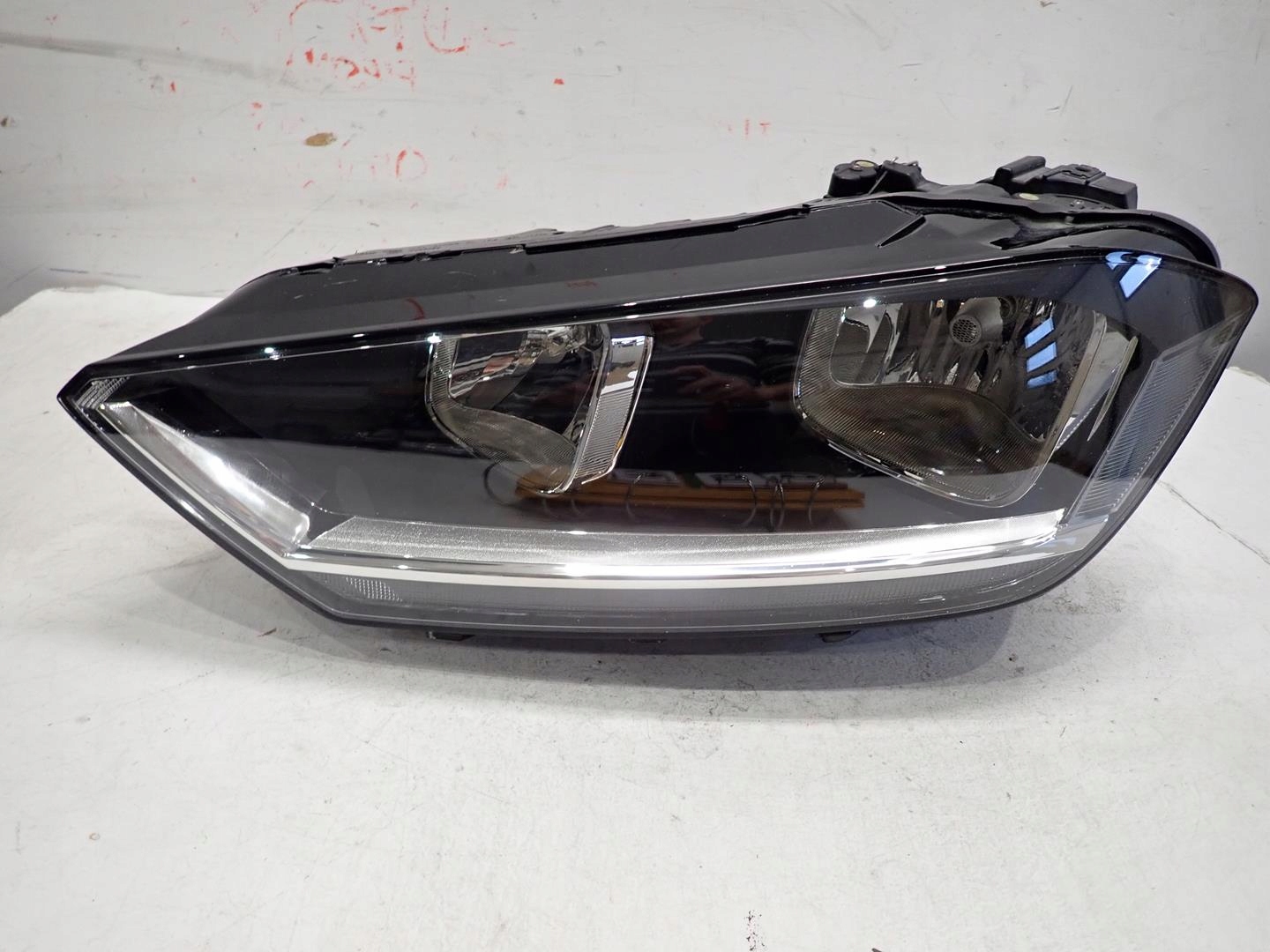 light front front left VW SPORTSVAN 2014-2017 517941005B