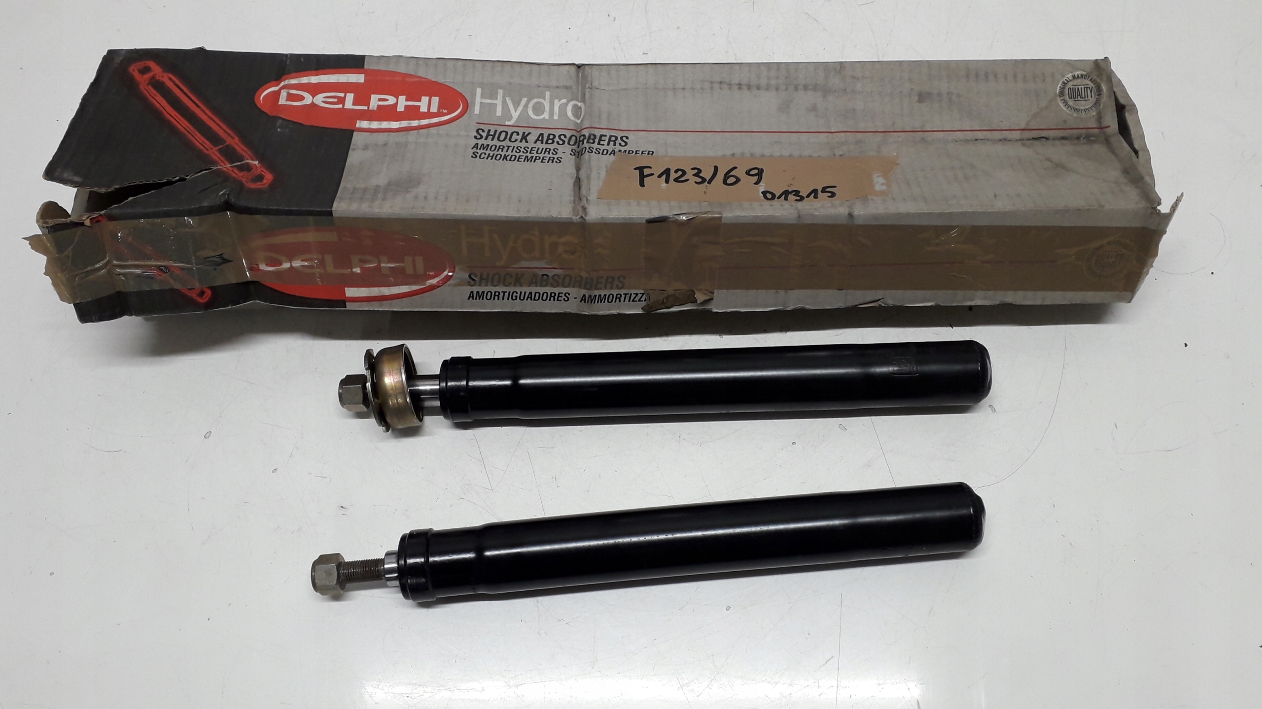 VW PASSAT B1 73- AMORTYZATORY PRZÓD DELPHI 01315