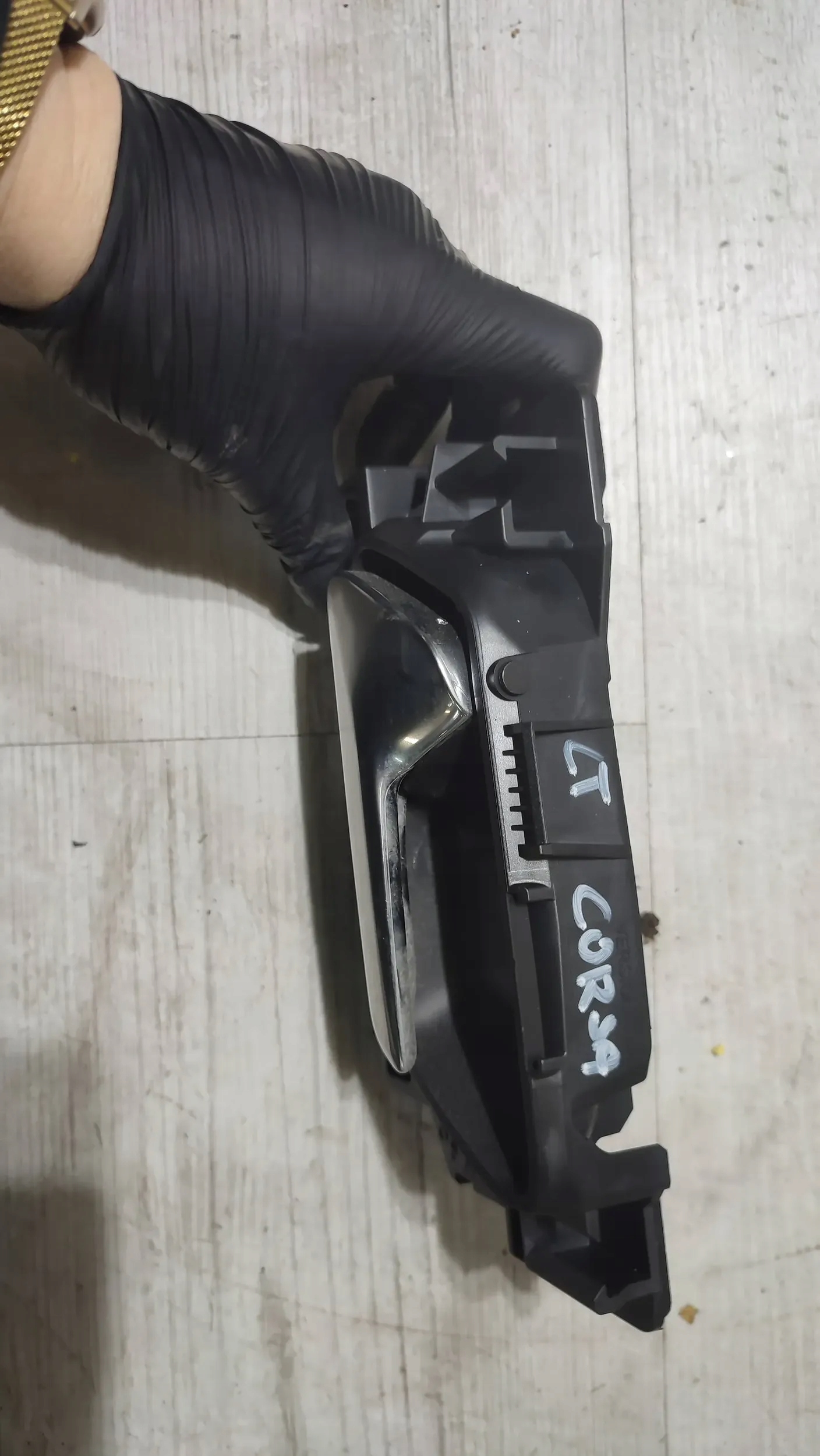 Opel Corsa F 1.2 22r. rear part side left handle inner