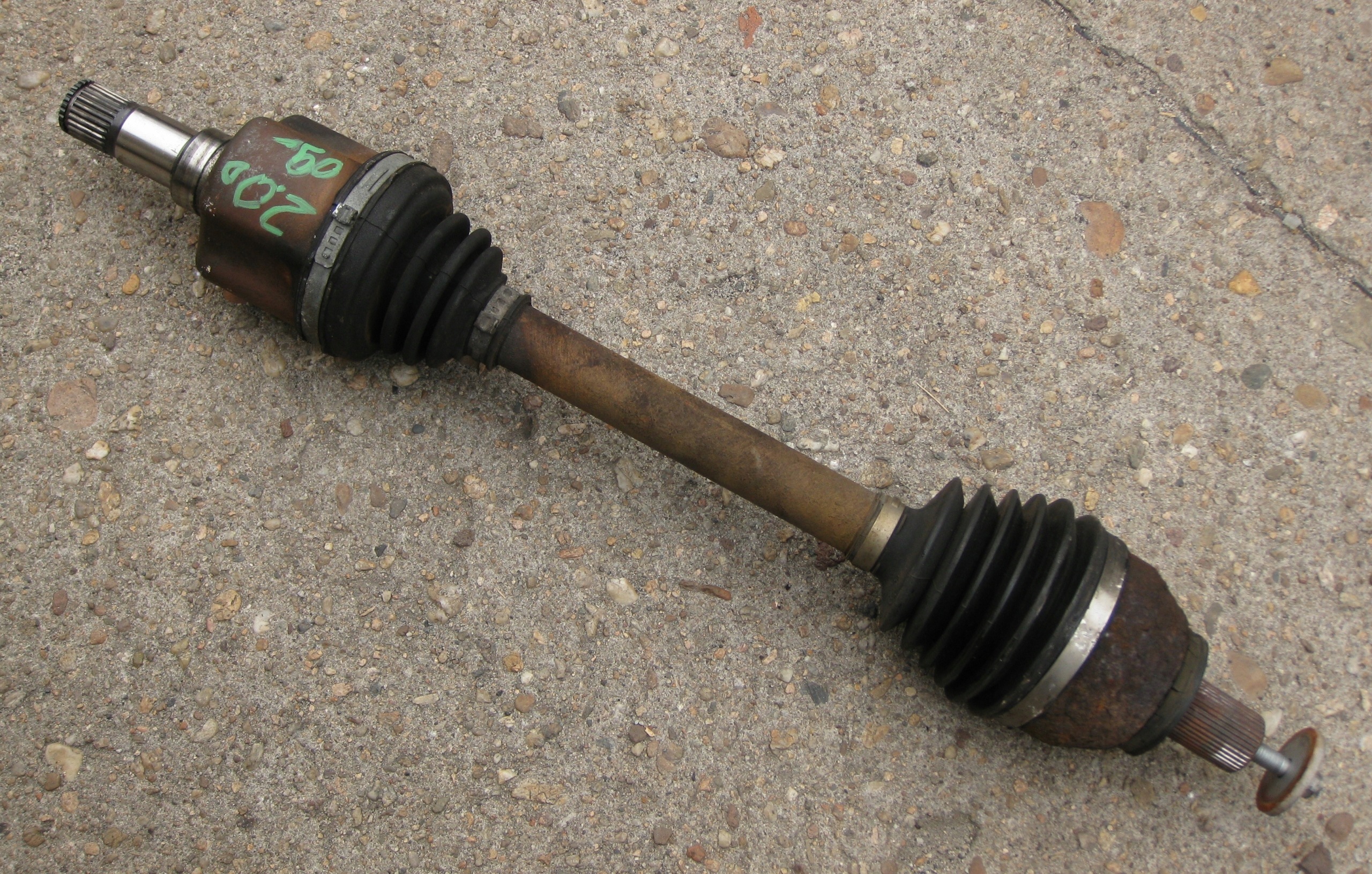 VOLVO V70 2.0 D 09R semi-axis front left front short.