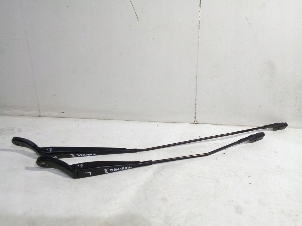 Peugeot Partner II wiper arms front