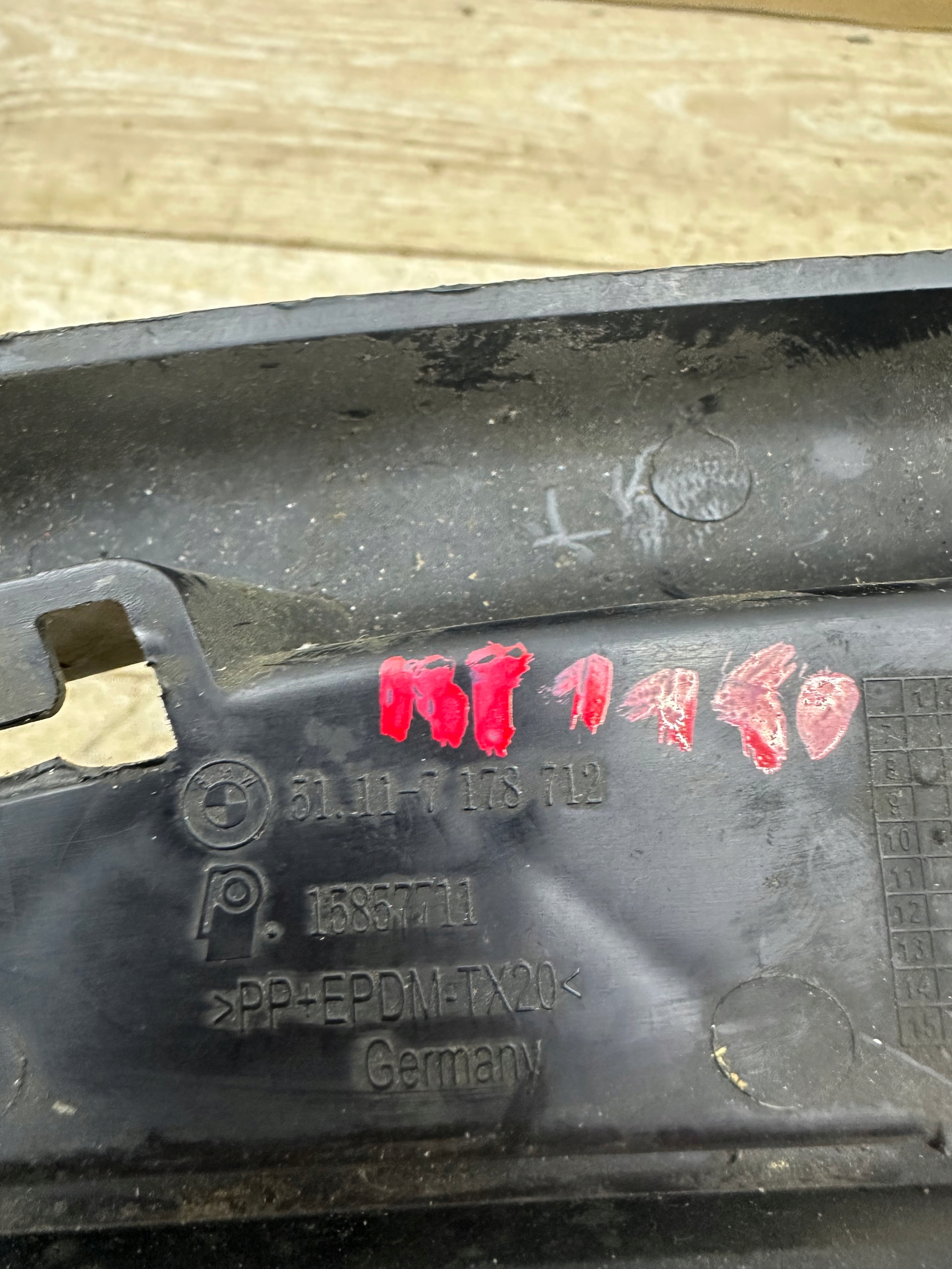 grid of a bumper right front BMW 1 E82 E88 06-11 OE