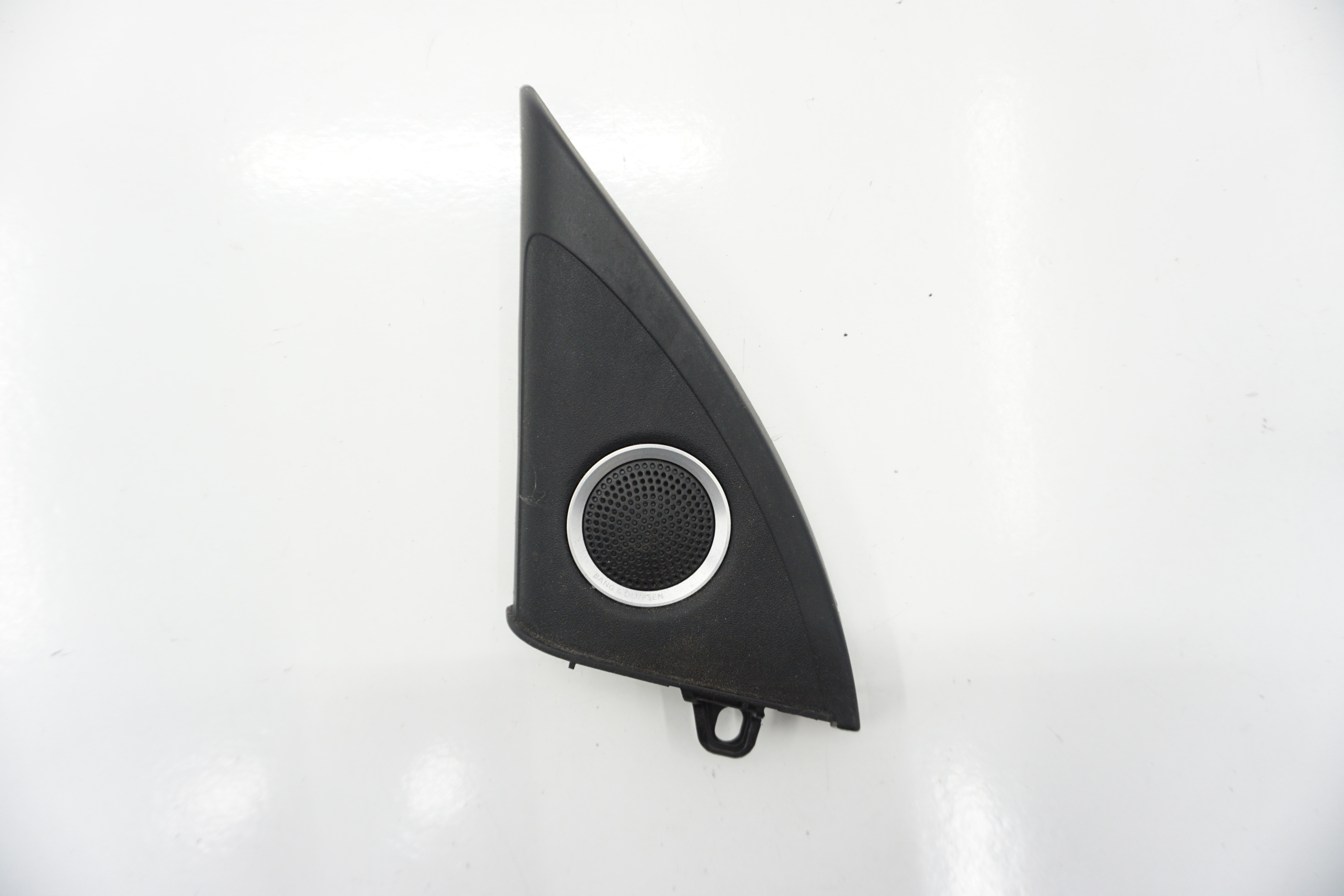 8K0035423A - AUDI A4 B8 крышка решетка BANG OLUFSEN левая