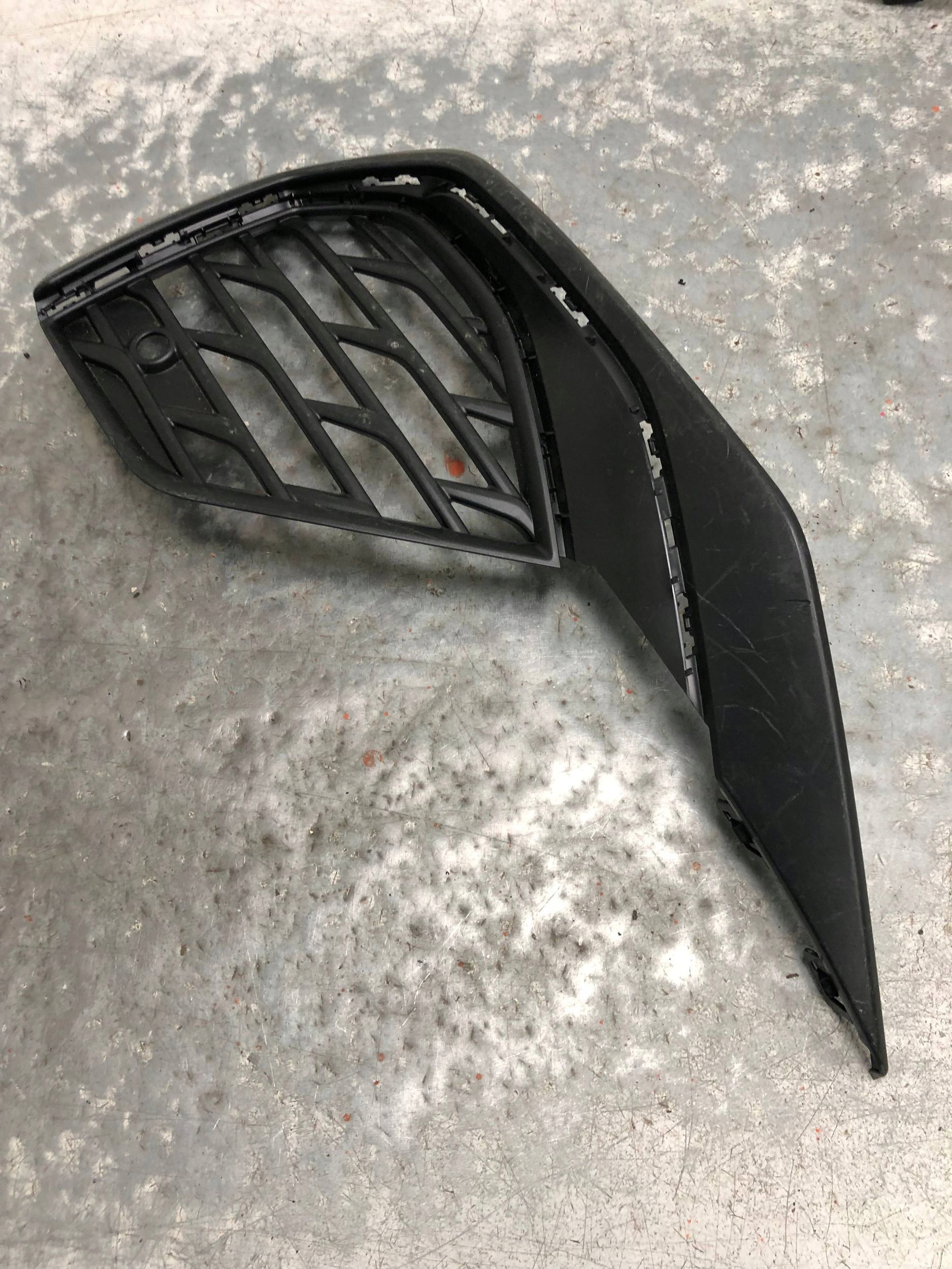 grid of a bumper left front S-LINE AUDI A3 8Y 8Y0807681J