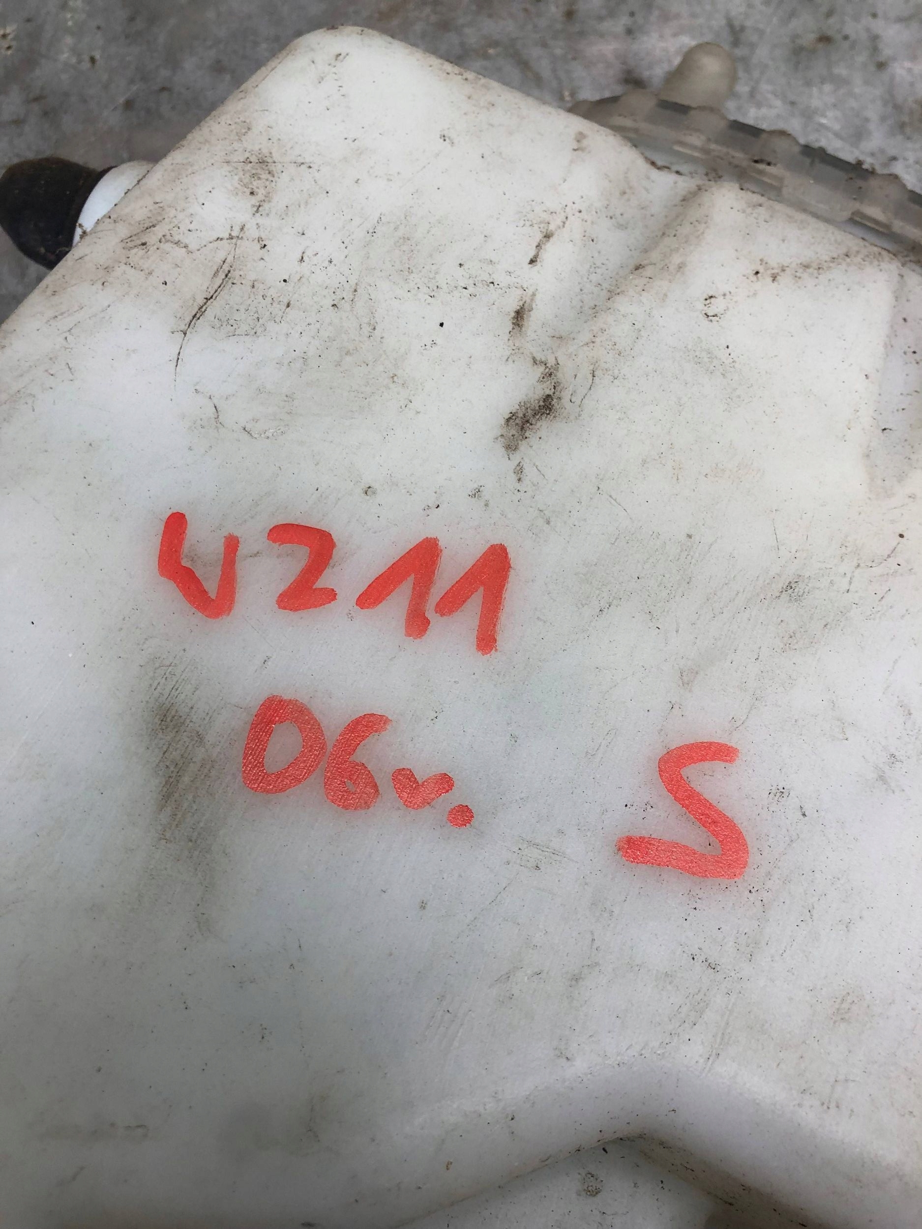 washer fluid tank MERCEDES W211 2118601460