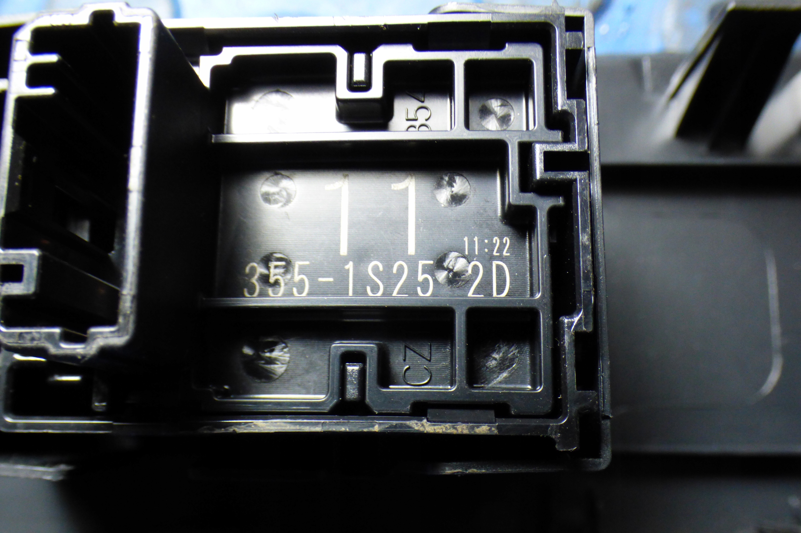switch windows right front EUROPA 74231-02F60 TOYOTA COROLLA XII E21
