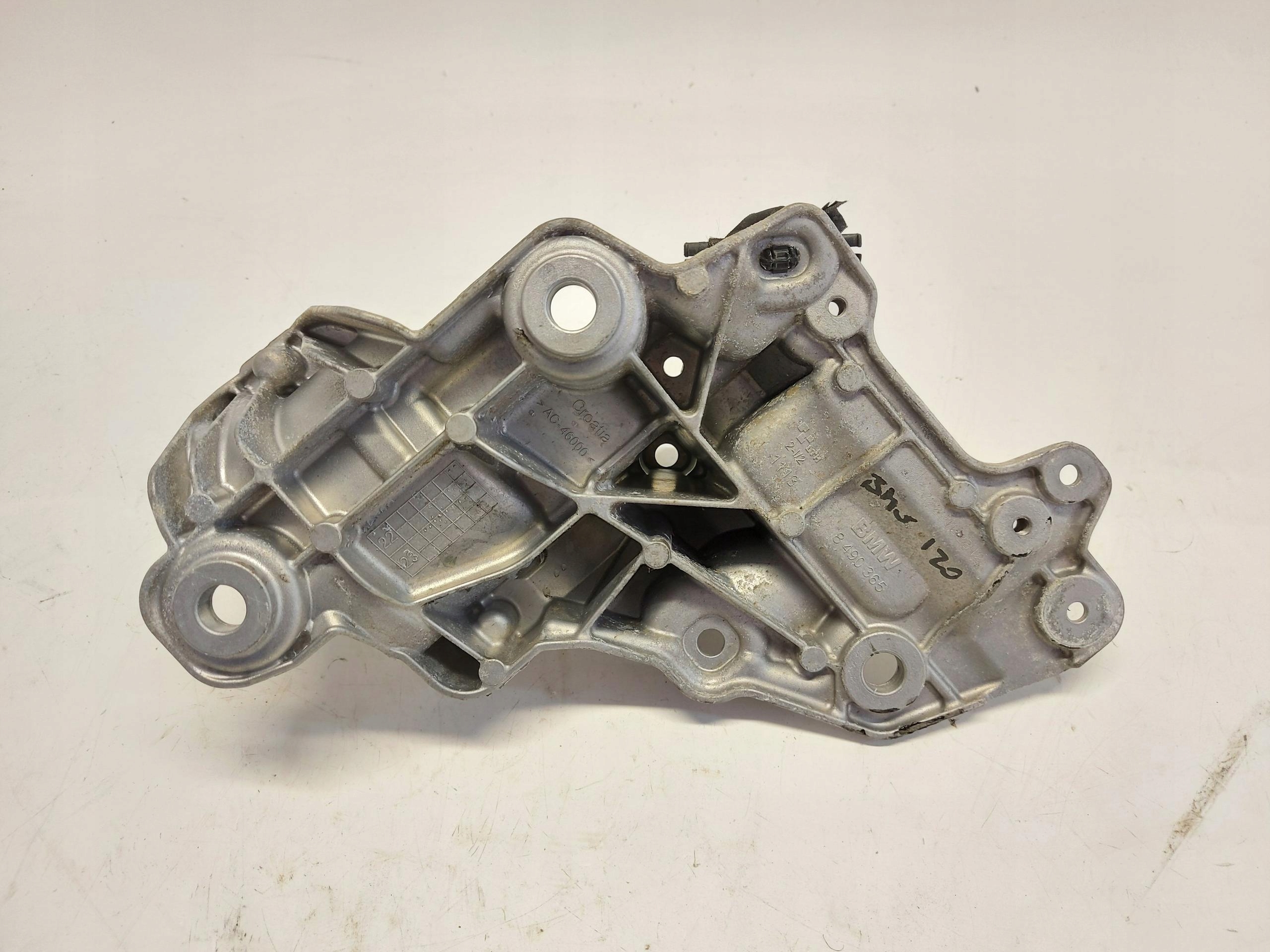 BMW iX i20 2023, Xdrive50 Support Support plaque Moteur 8490365