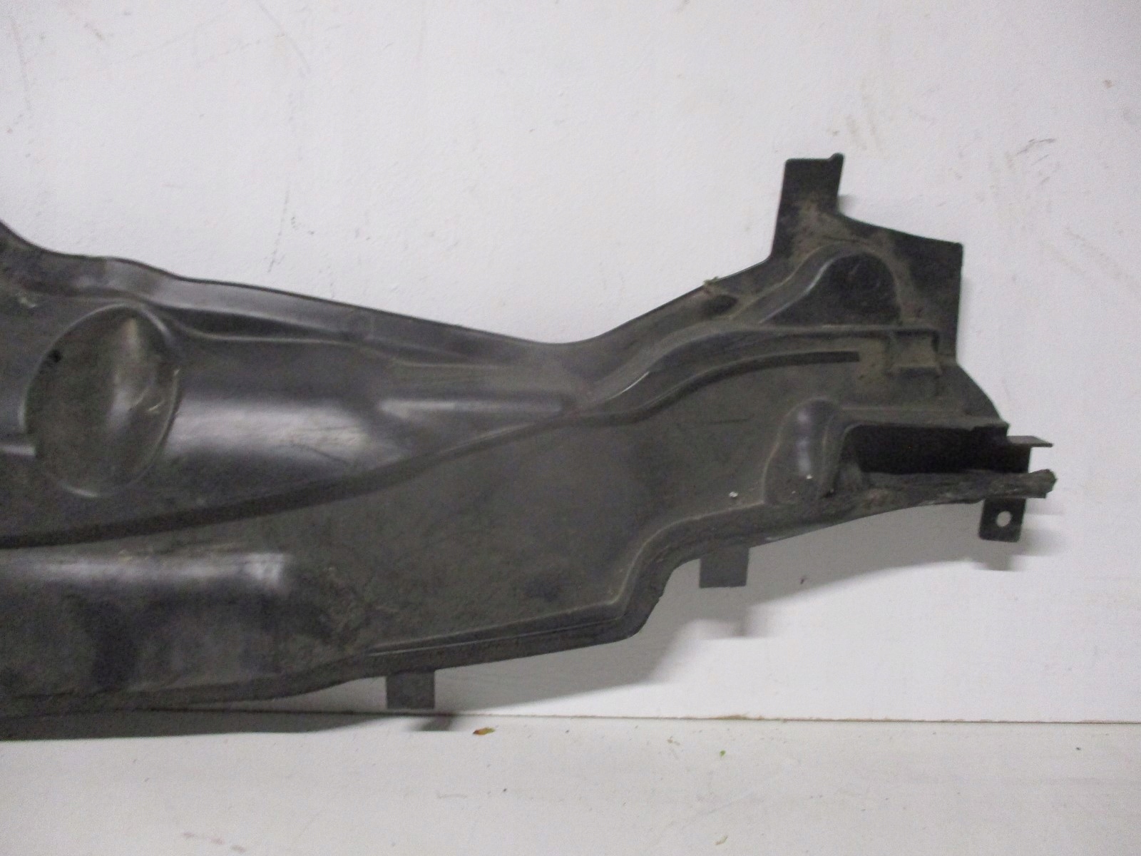 Podszybie DOLNE FORD B MAX AV11-R016B26-A Numer katalogowy części AV11-R016B26-A