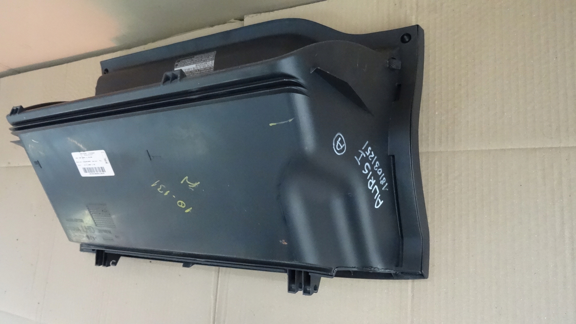 TOYOTA Auris I E15 бардачок