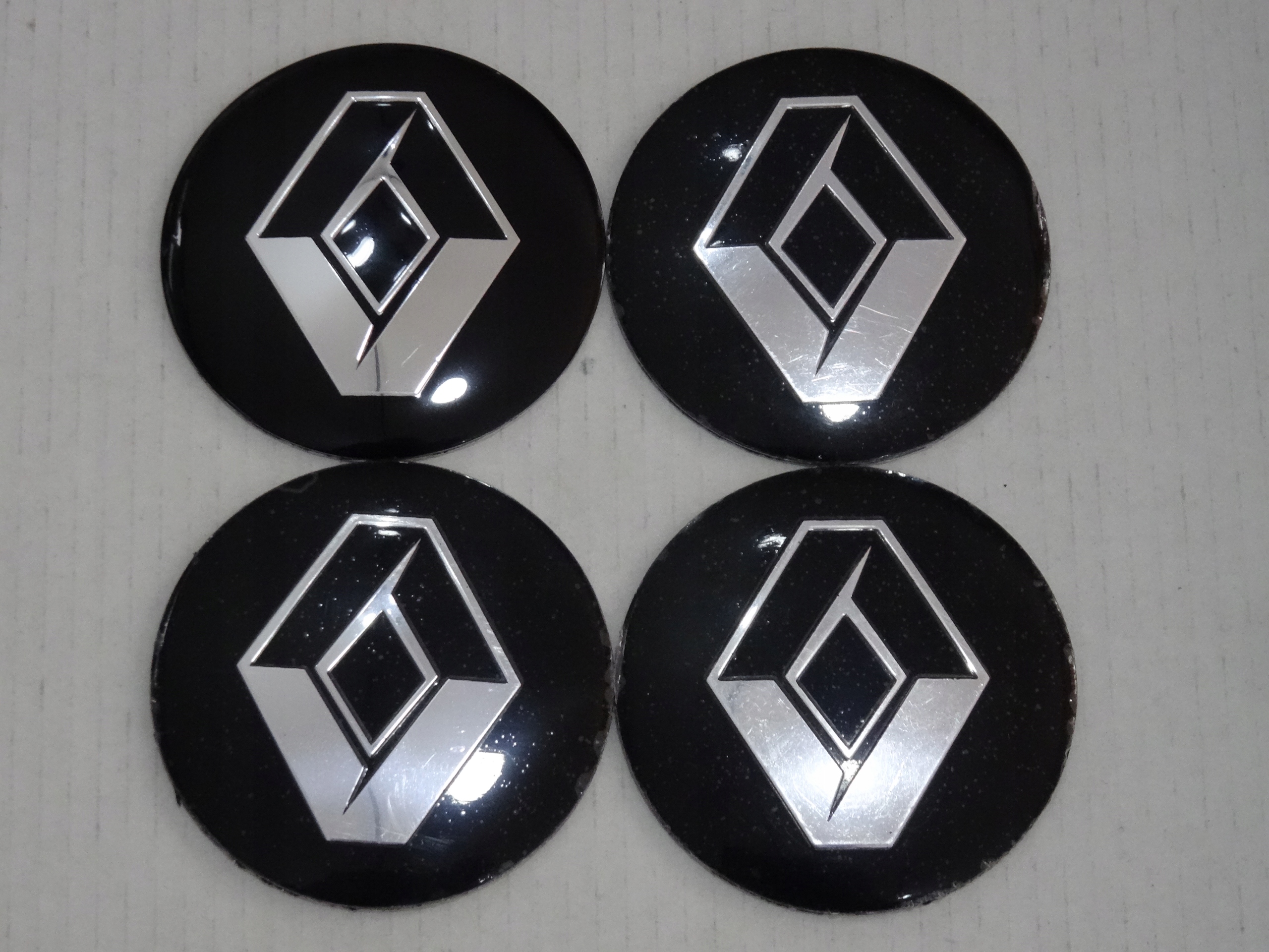 

4x Aluminiowe naklejki na dekielki Renault 56mm cz