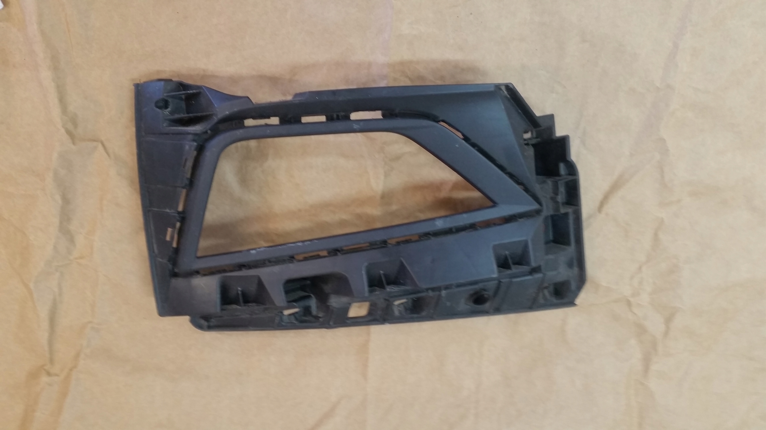 2G0853666G - Volkswagen Polo VI 18-2g0853666g решетка п