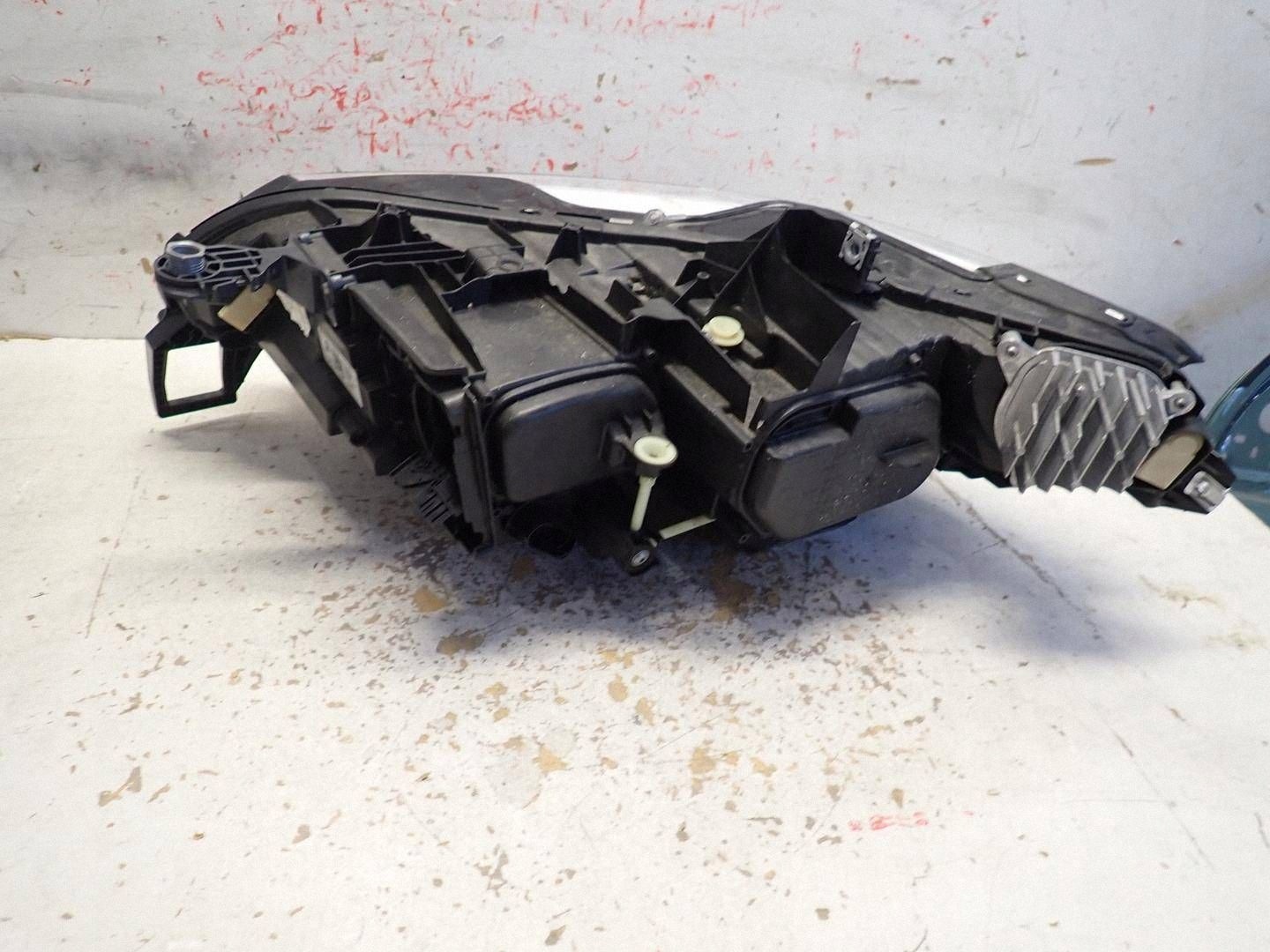 light front front right VW ID7 2023- FULL LED 14B941036B