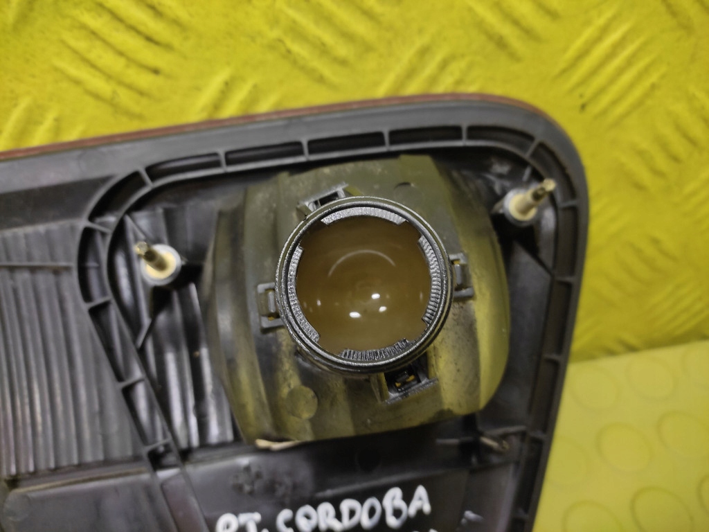 SEAT CORDOBA light right rear part to the bonnet boot