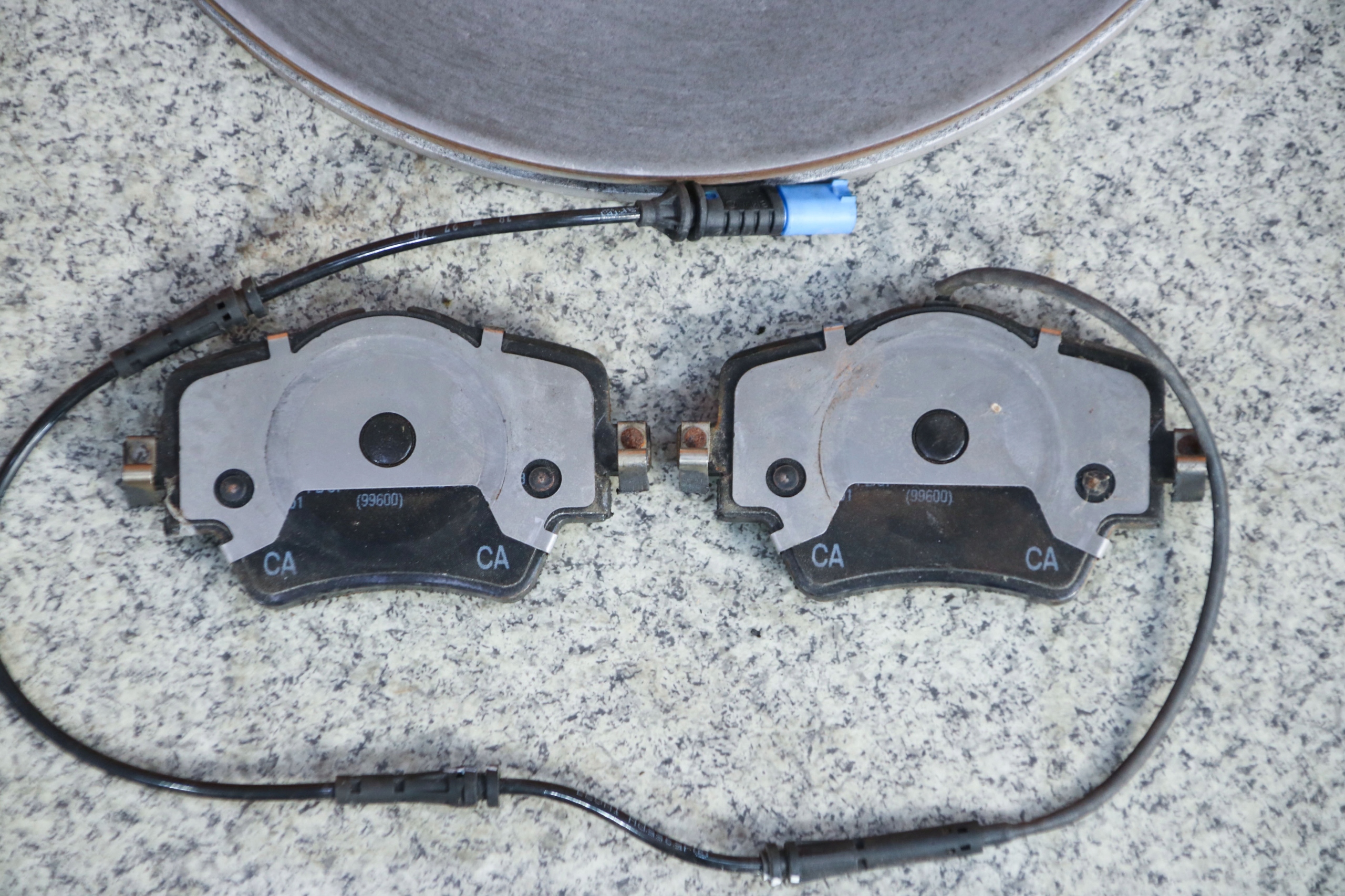 BMW G20 330i discs plates front 330x24 6 km !!!