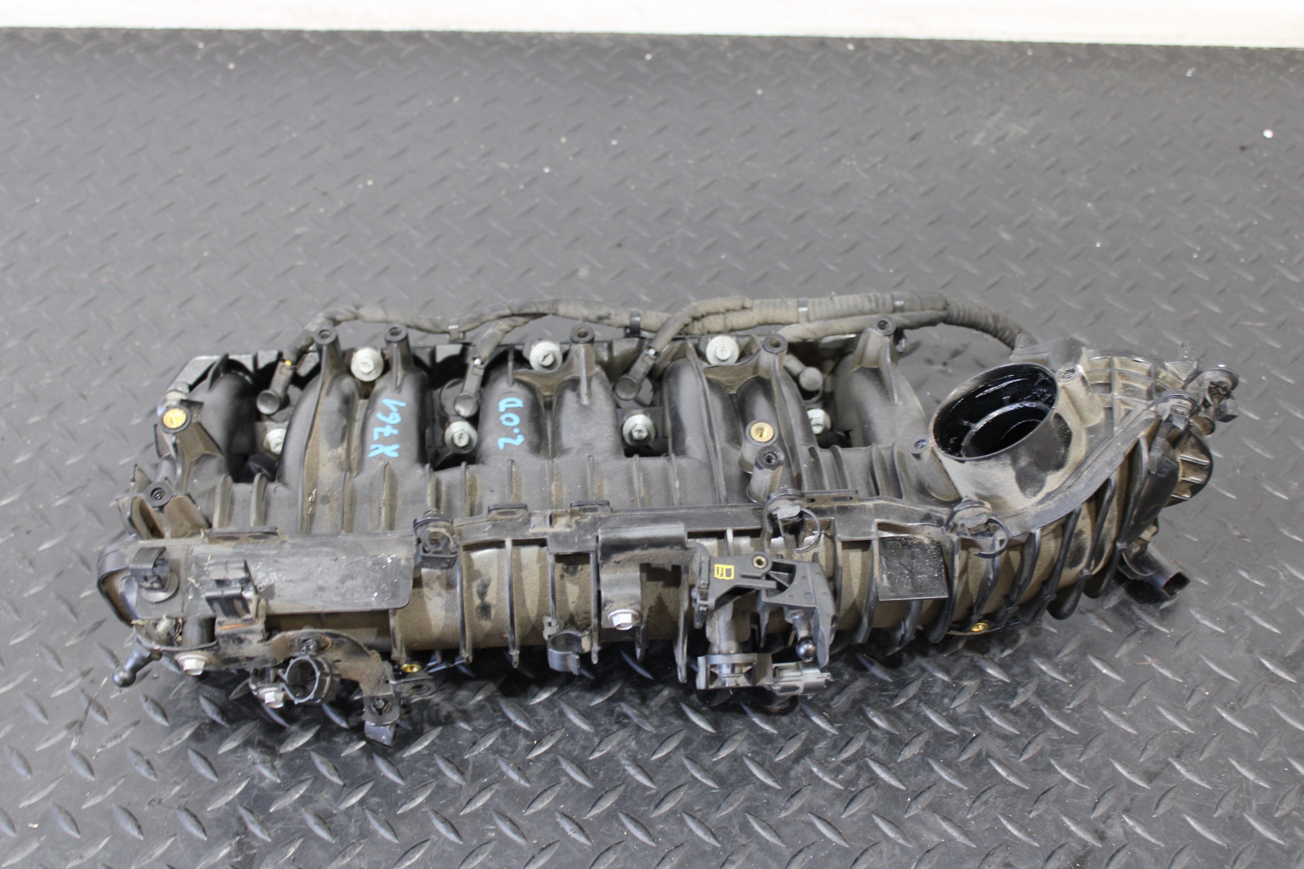 intake manifold DOLOTOWY JAGUAR F-PACE X761 G4D3-9424-AC