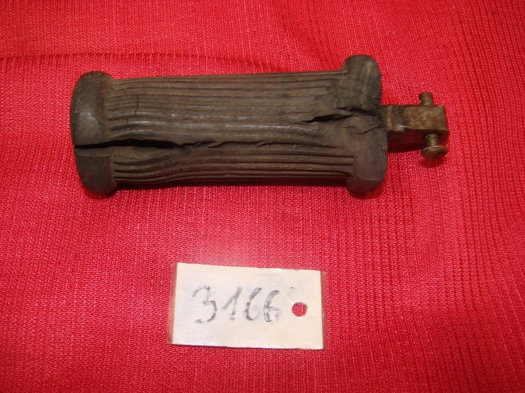 PODNÓŻEK PASAŻERA WSK DWURAMÓWKA ORYGINAŁ 3166 Producent WSK