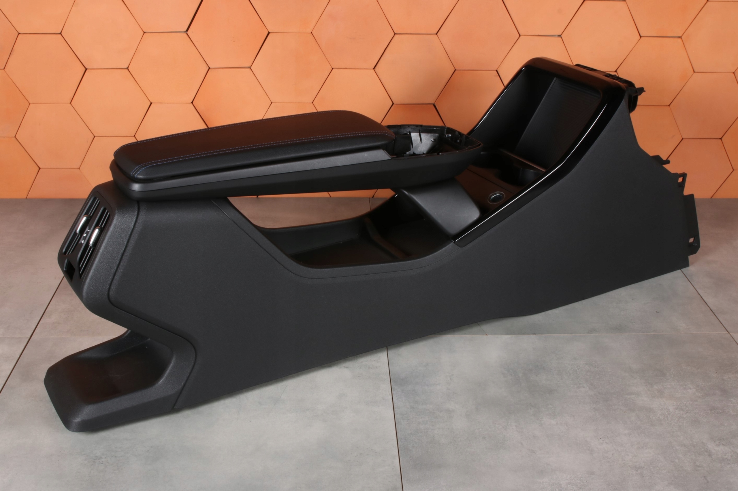 BMW 2 U06 X1 U11 TUNEL central armrest black blue NIC 5A2E049