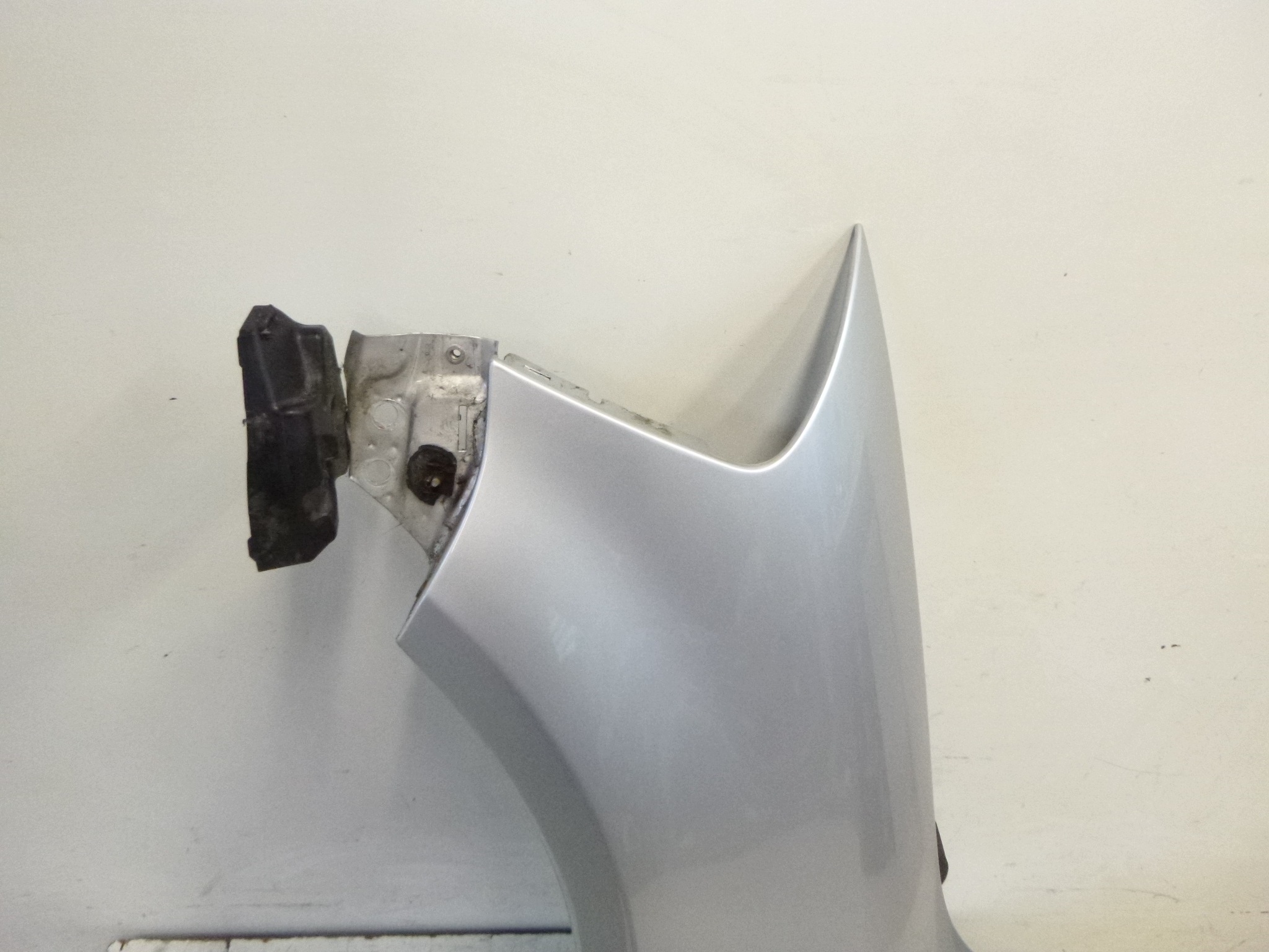 fender front left VW Fox 2005-2011 3D LA7W Srebrny