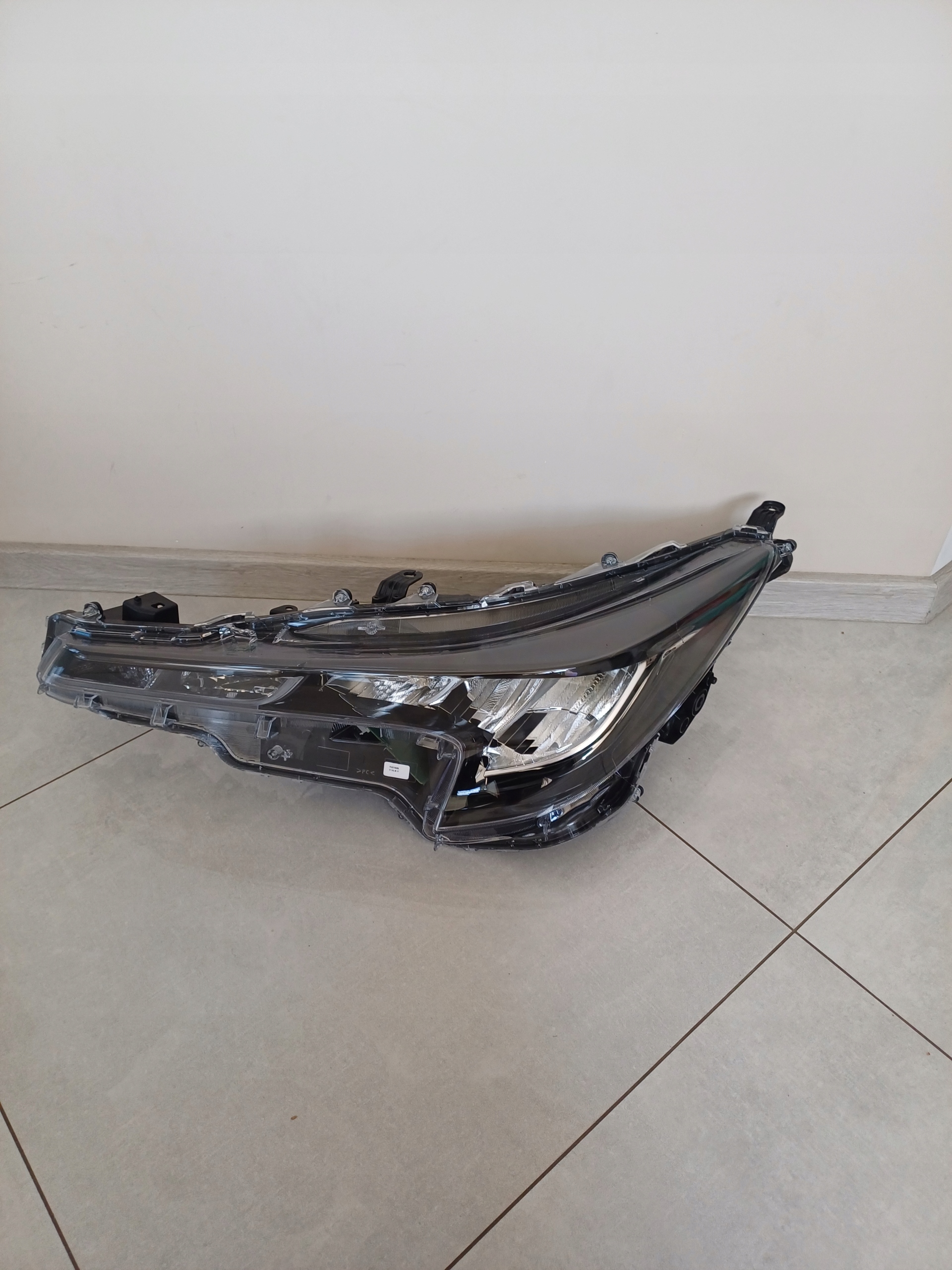 light left front front TOYOTA COROLLA E21 XII 81150-02S60 90154118